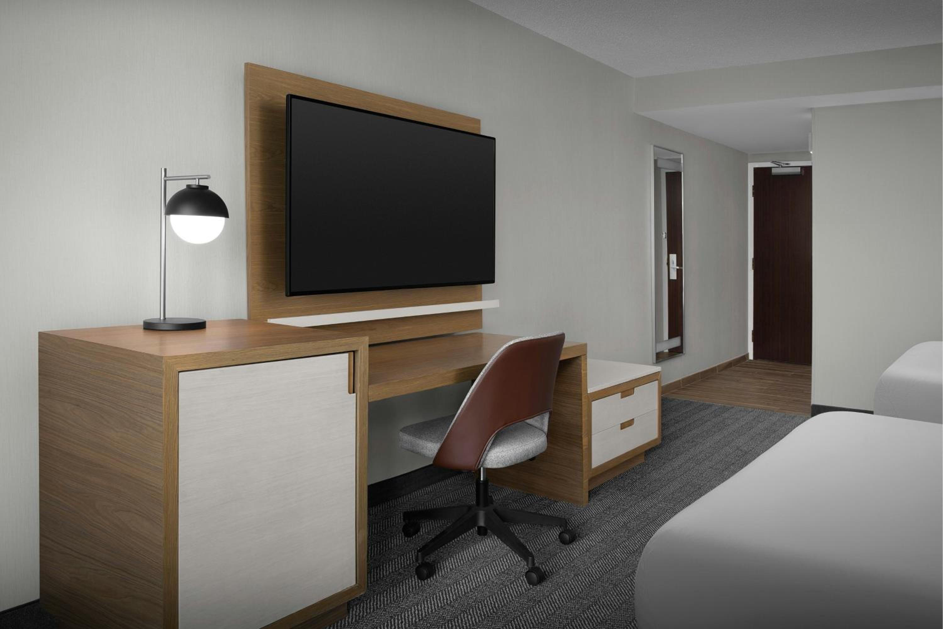 Double Room with Two Double Beds - Photo 2
