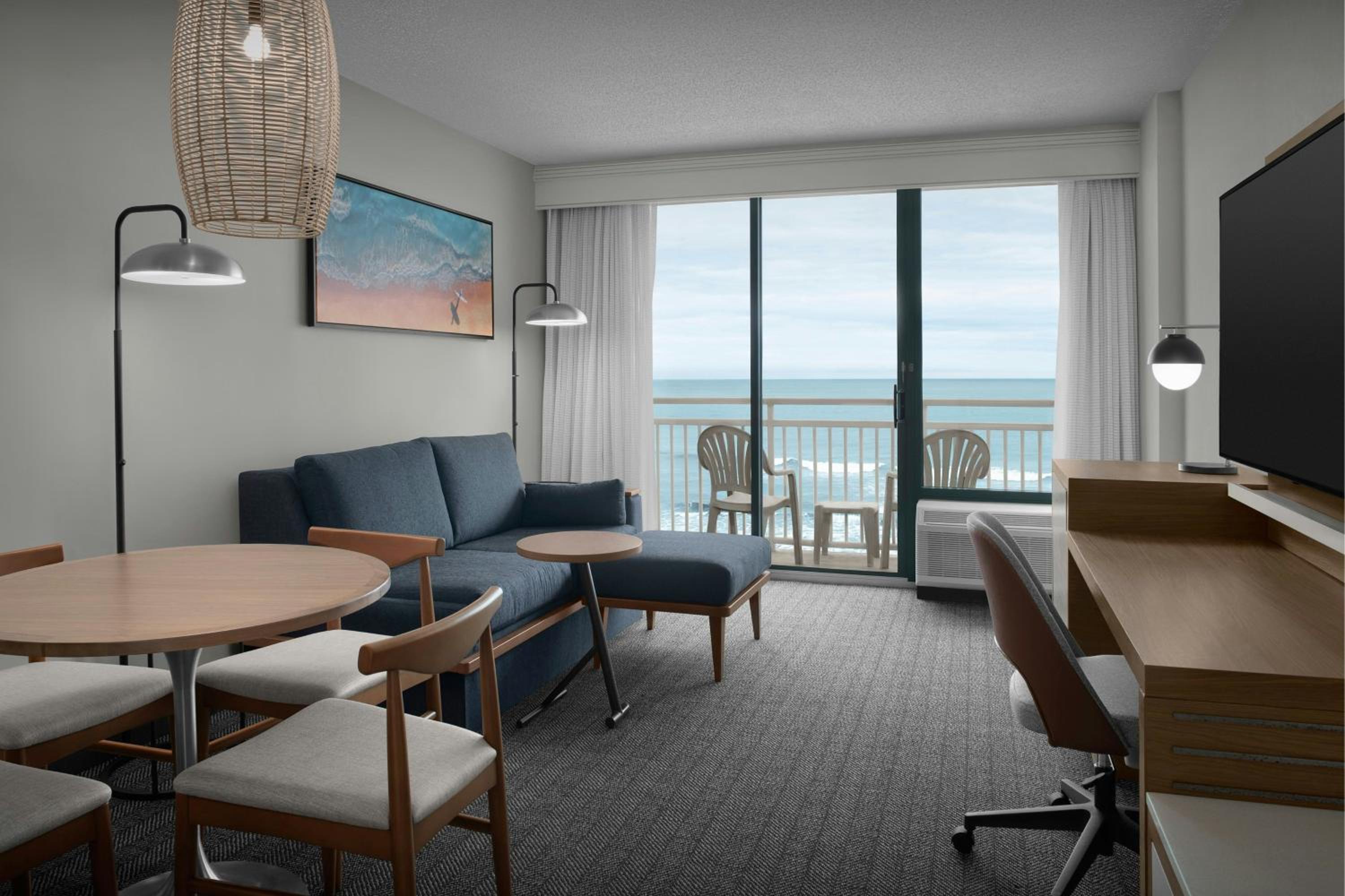 One-Bedroom Corner Double Suite with Sofa Bed and Oceanfront - Hearing Accessible photo 1