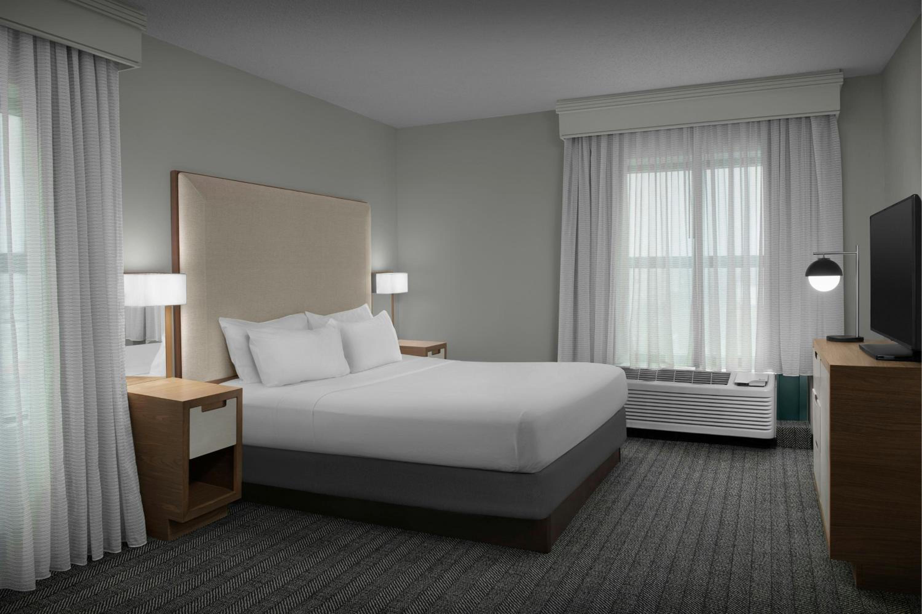 Larger King Suite with Sofa Bed - High Floor - Photo 3