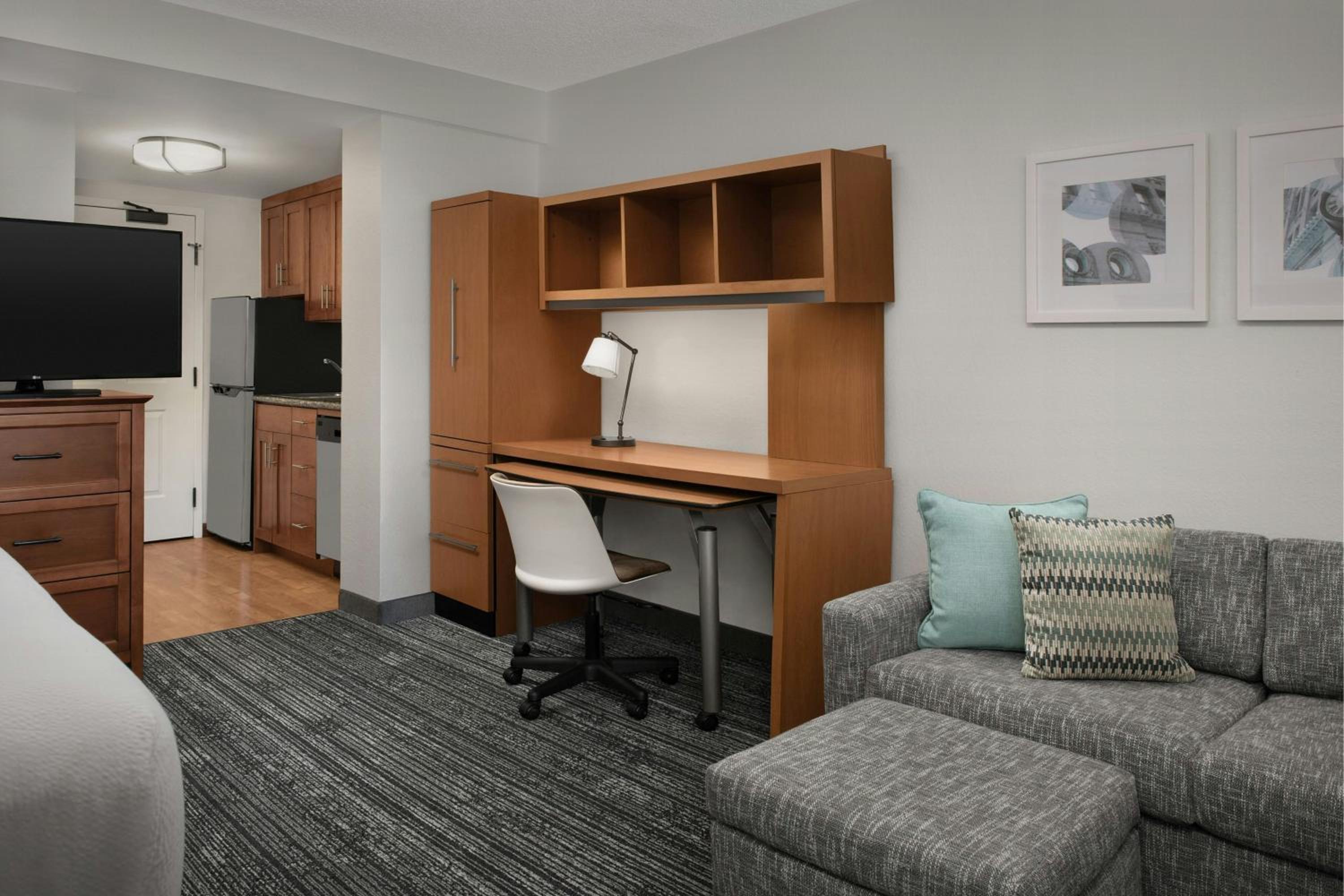 Queen Studio with Sofa Bed and Adapted Tub - Mobility Accessible photo 1