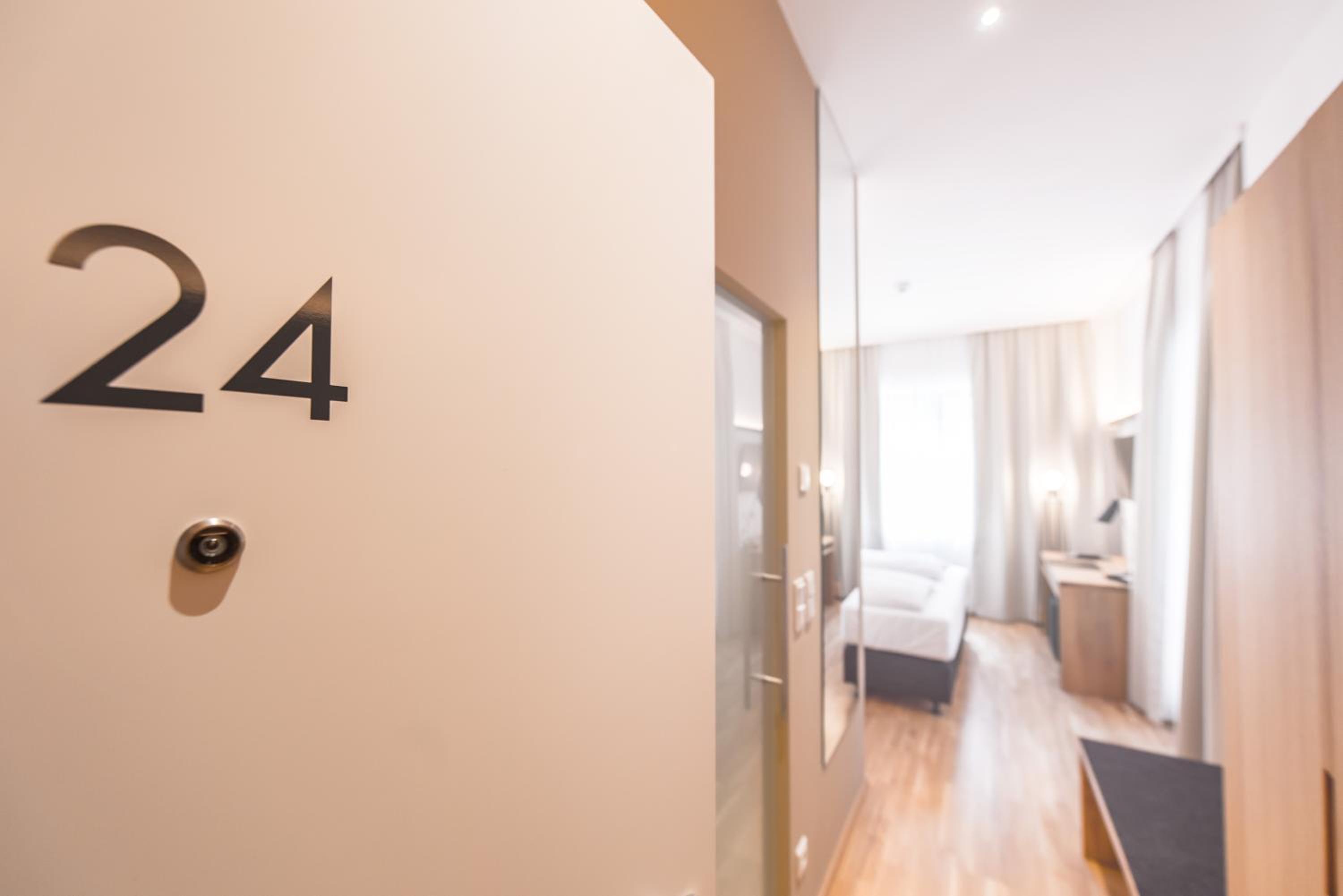 Comfort Double Room with Balcony - Photo 5