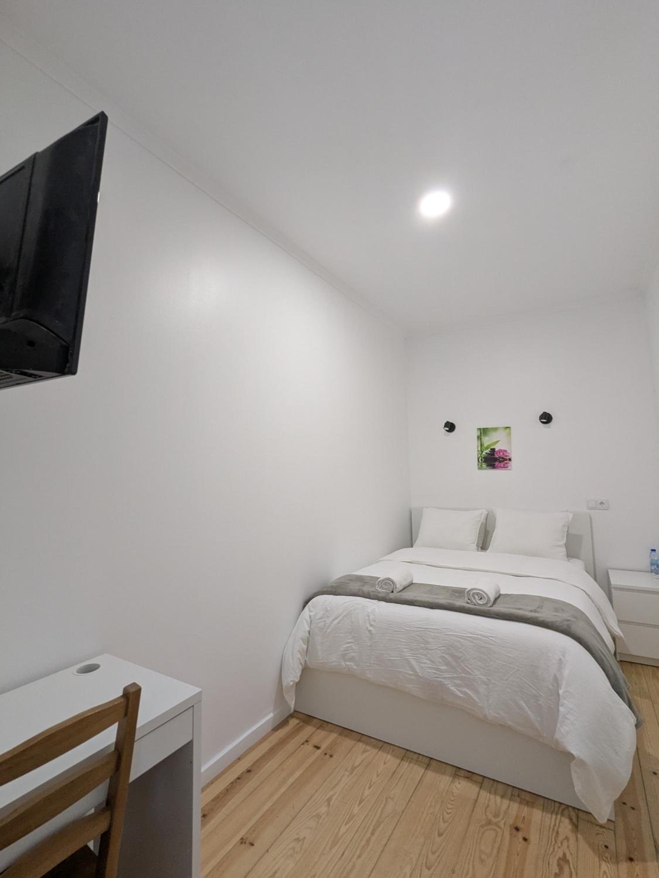 Double Room with Shared Bathroom photo 2
