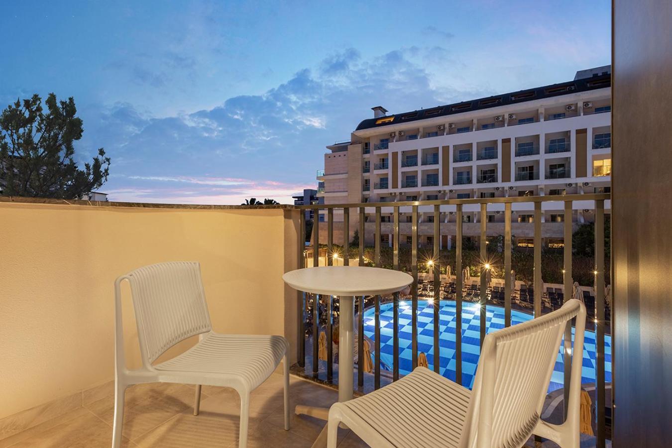 Triple Room with Pool View