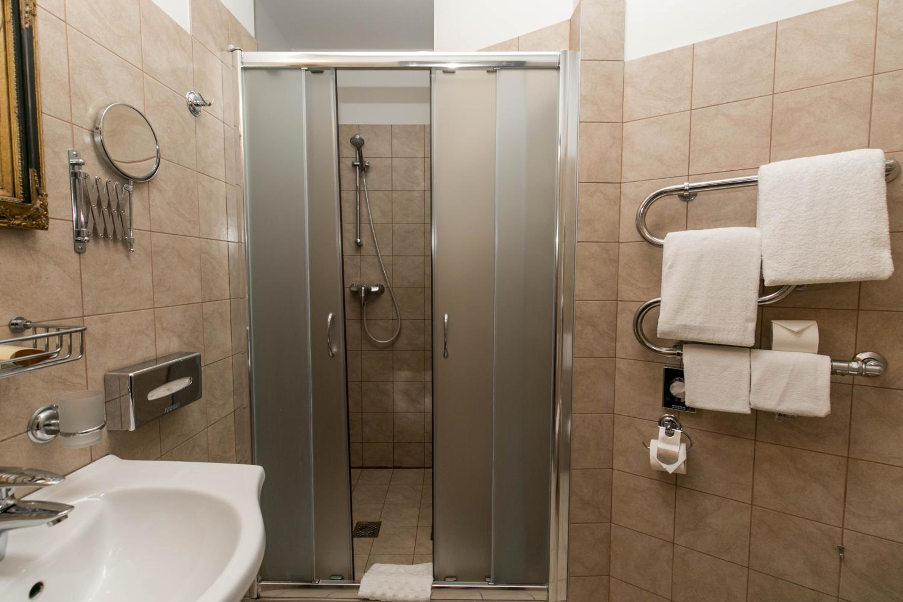 Standard Twin Room - Photo 3