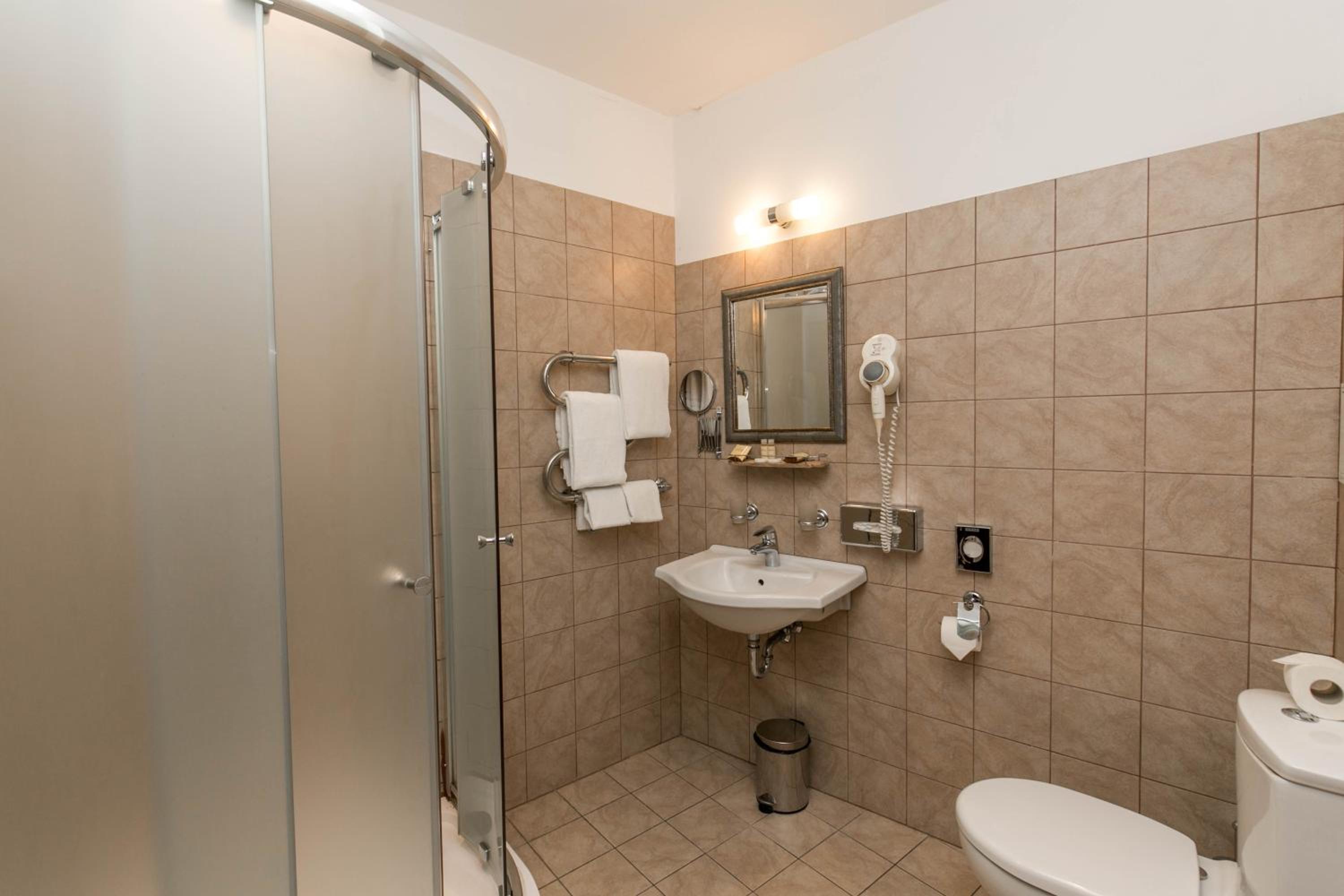 Standard Double Room - Photo 4