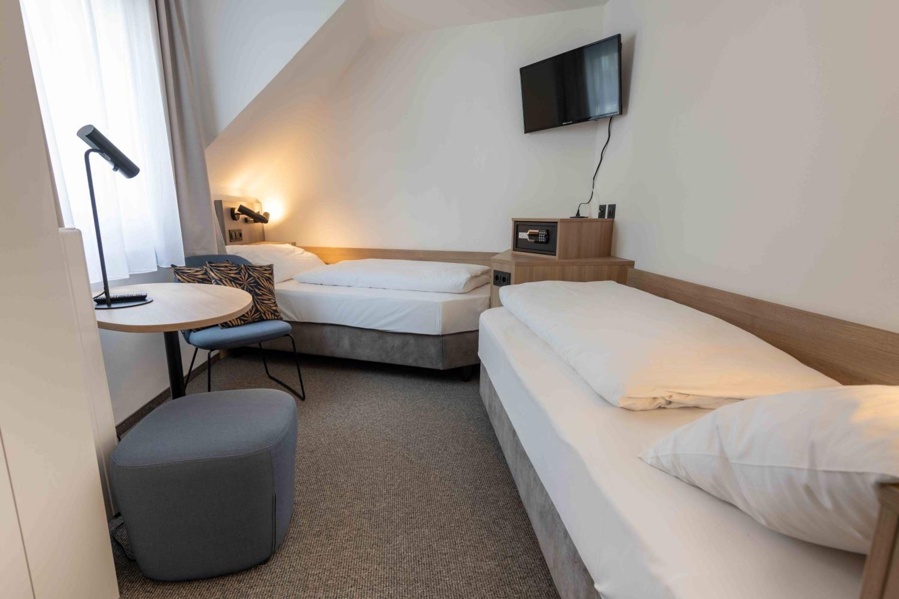 Double or Twin Room with Shower