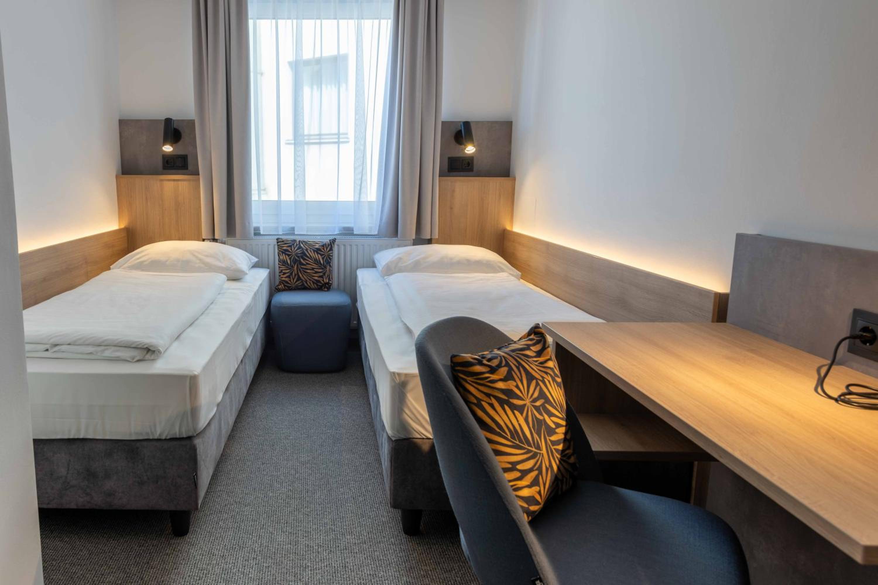 Standard Double Room with separate beds - Photo 1