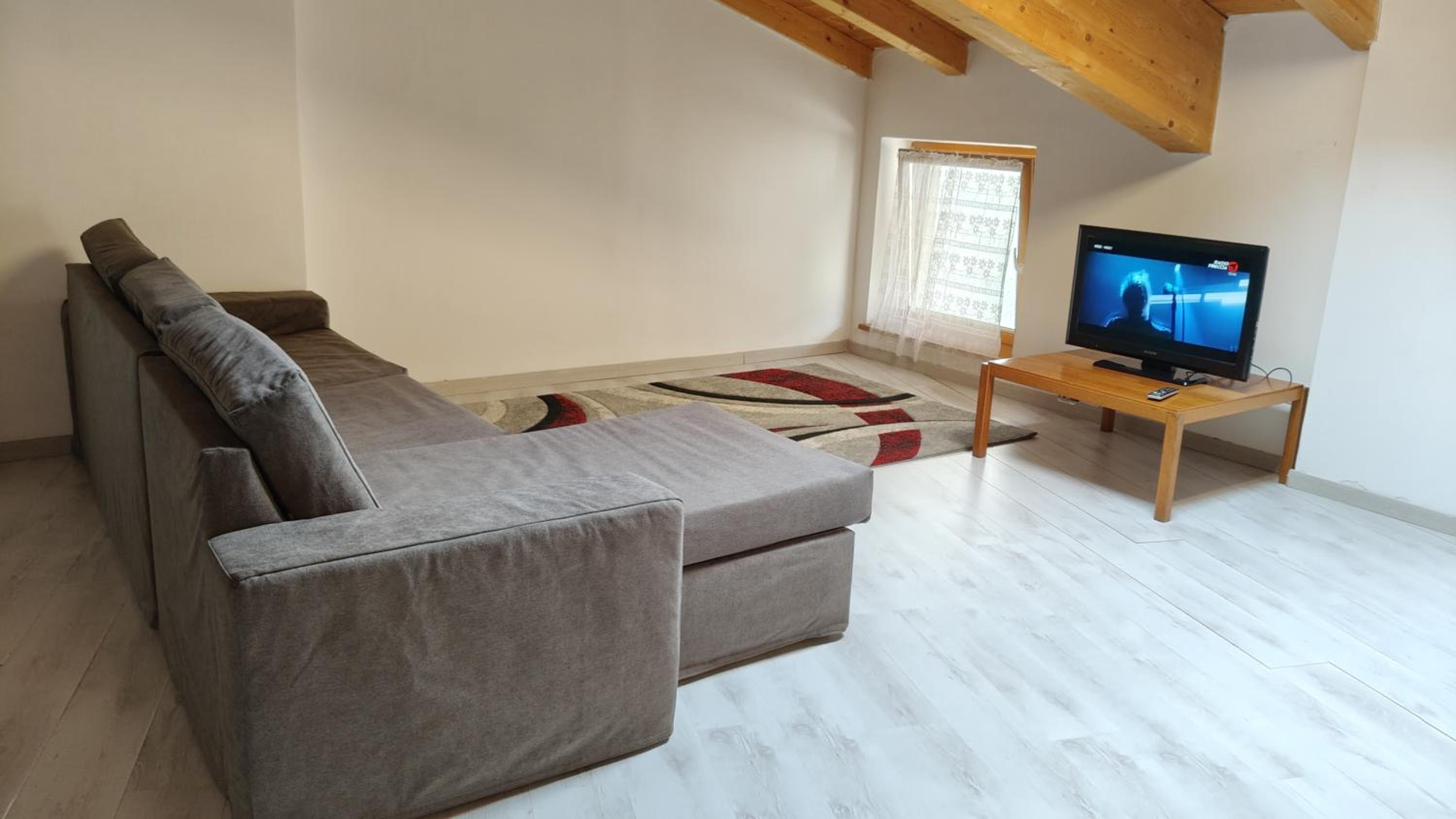 One-Bedroom Apartment - Non-Smoking photo 2
