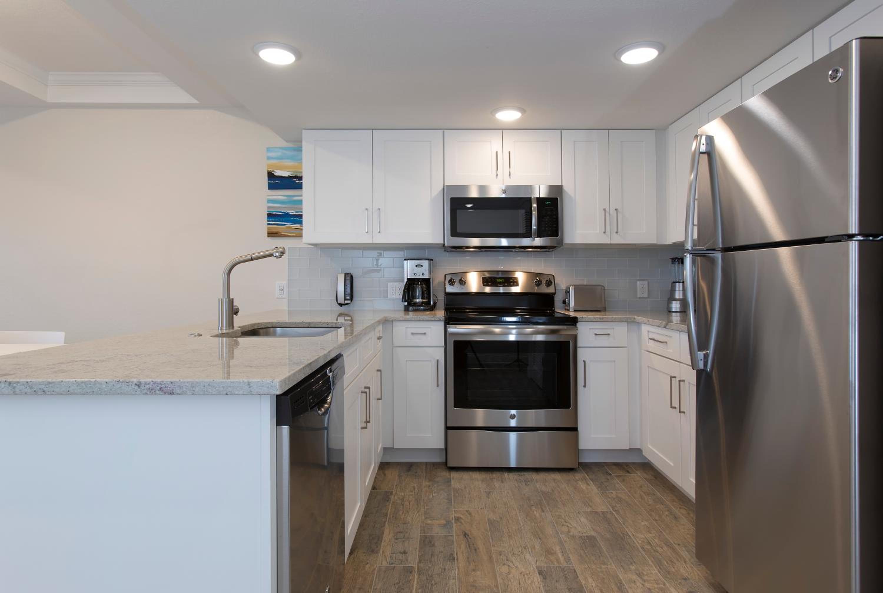 One-Bedroom Suite - Photo 6