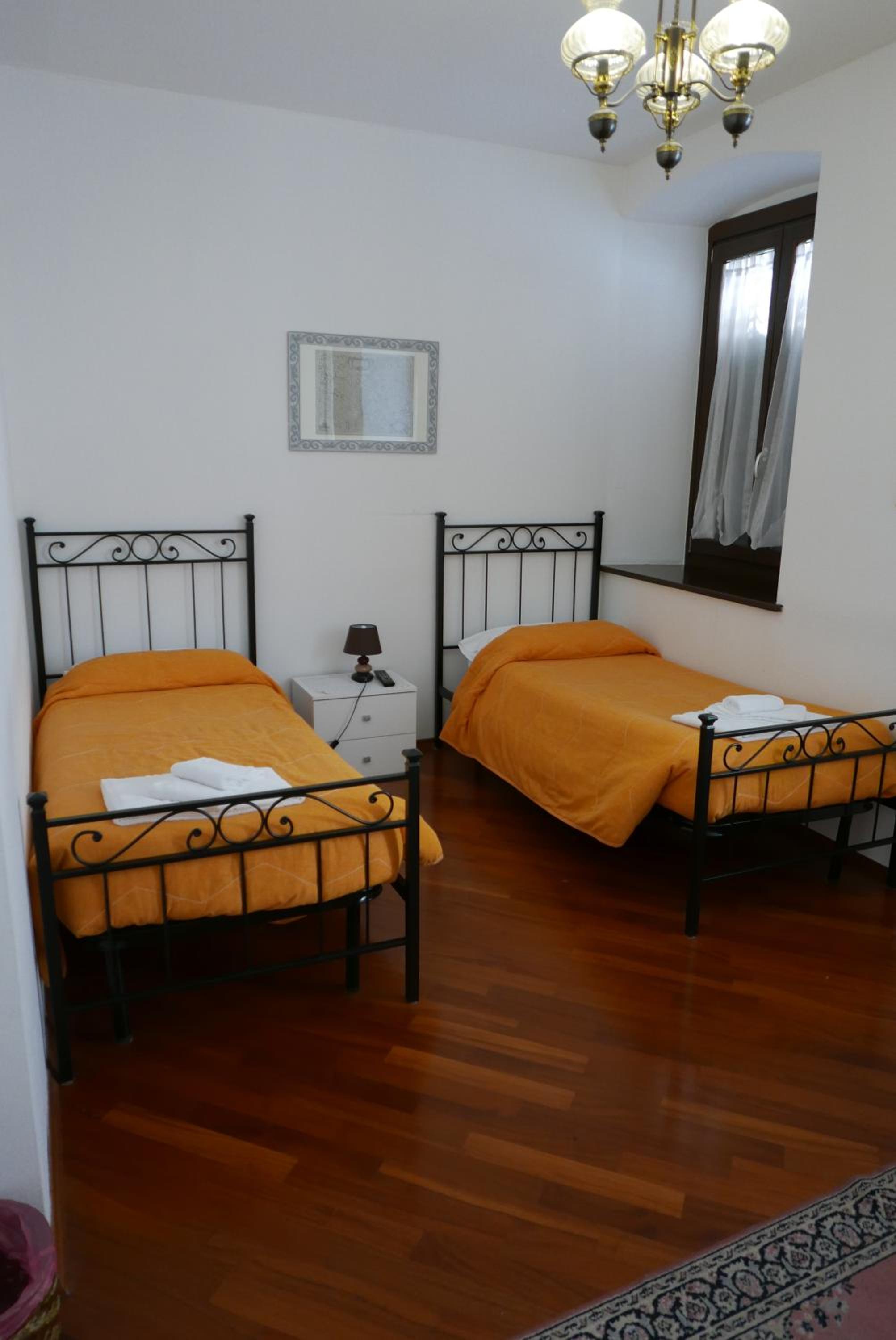 Twin Room with Shared Bathroom photo 1