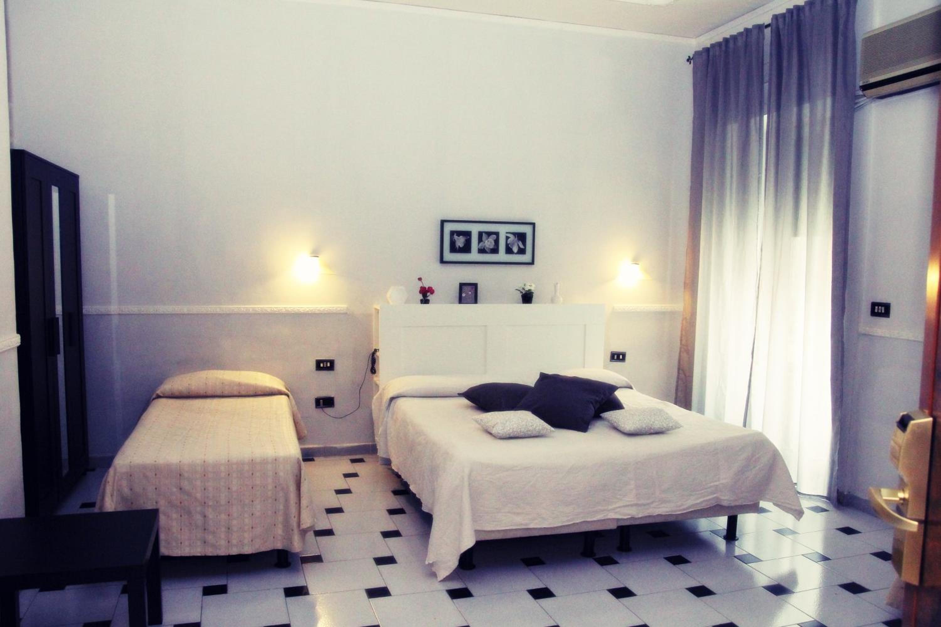 Single Room photo 2