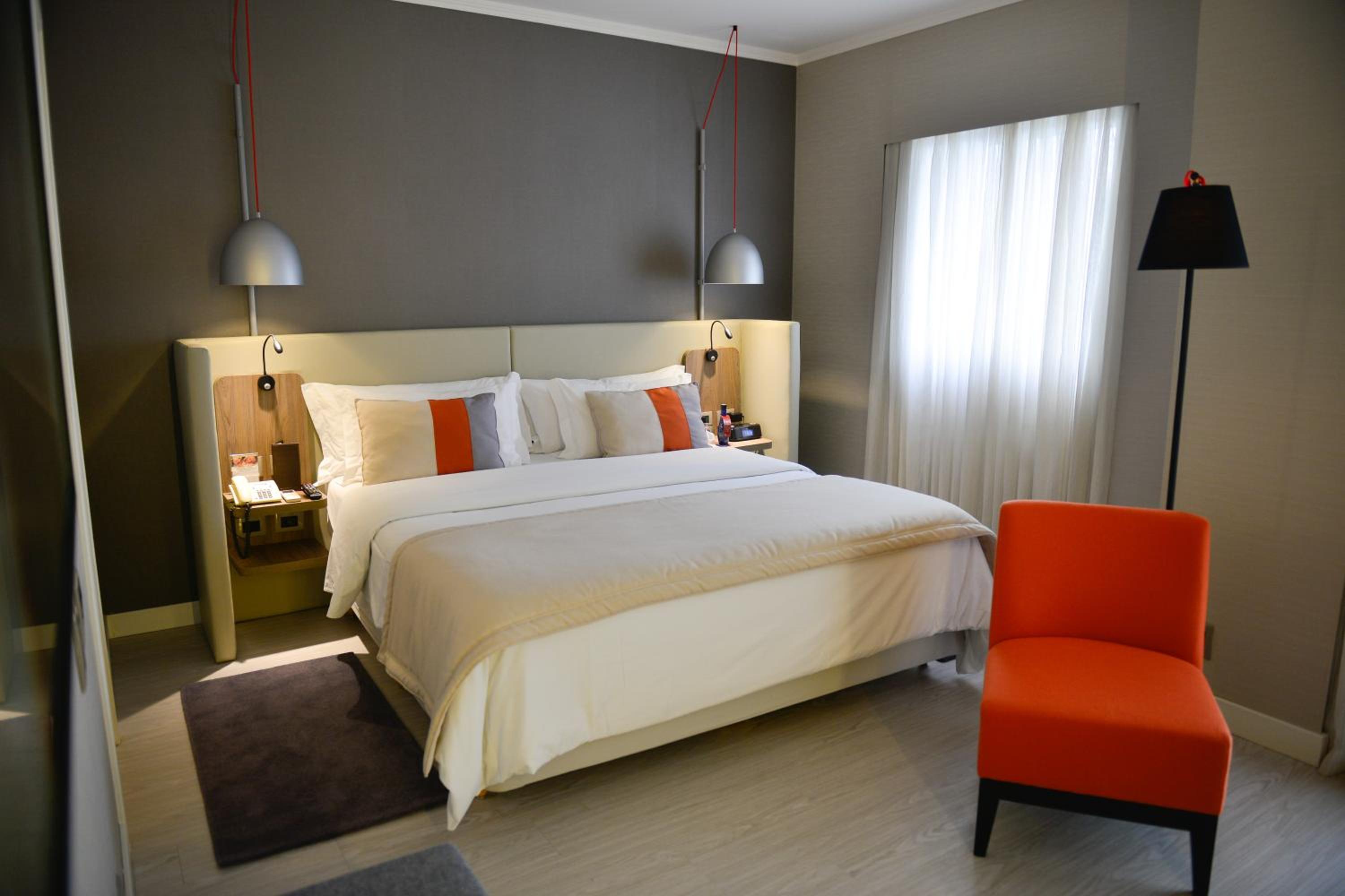Deluxe Queen Room