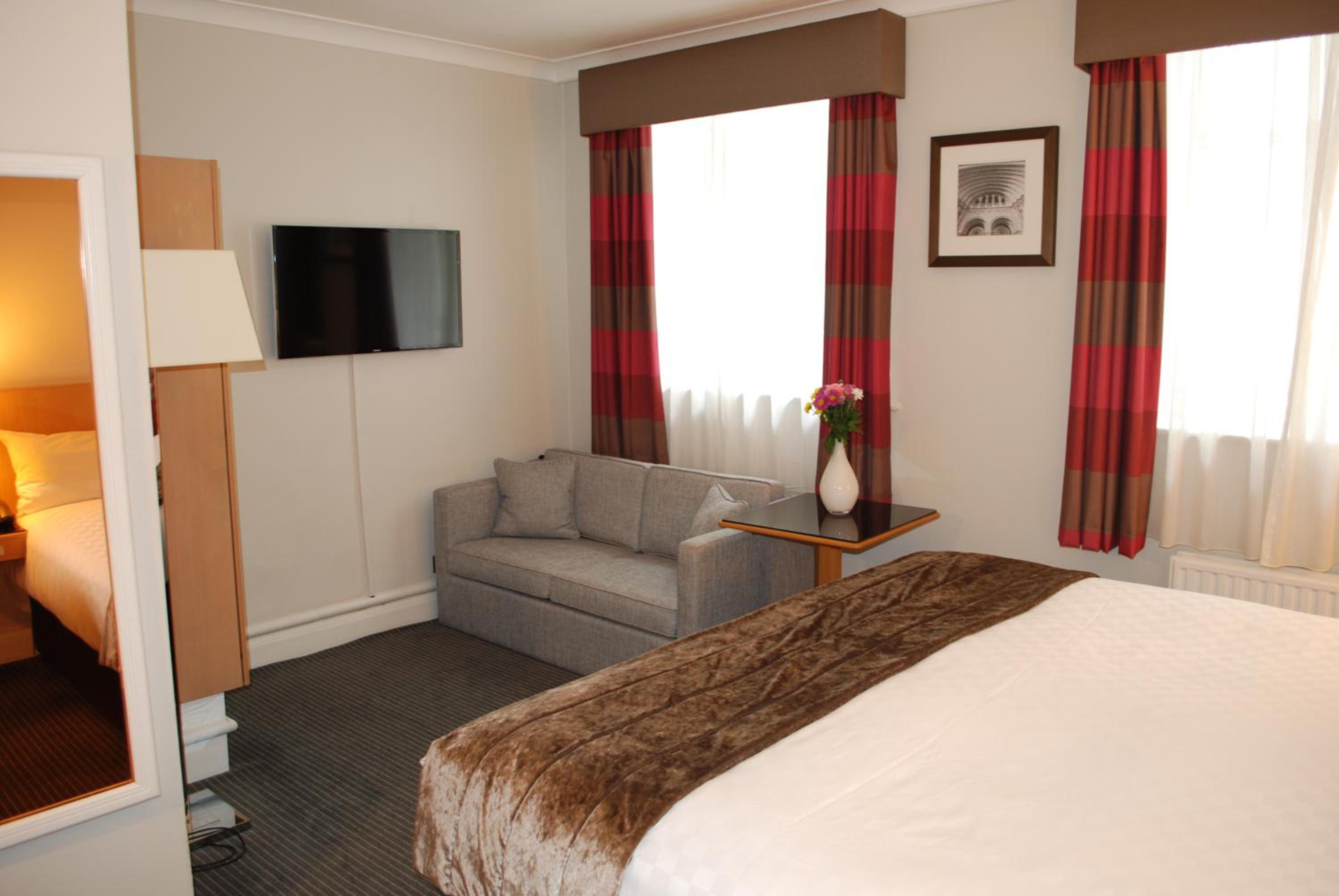 Deluxe Family Room photo 1