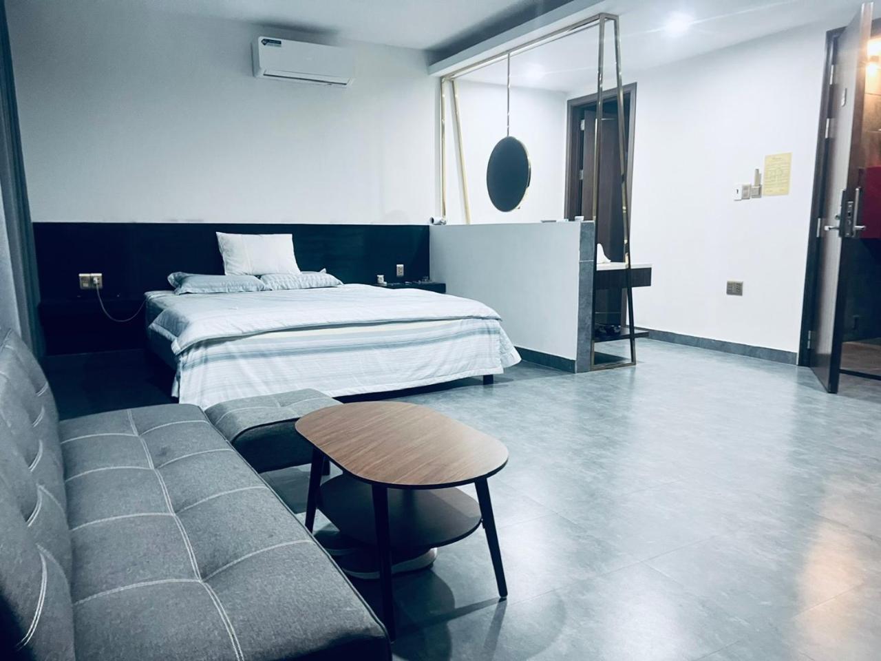 King Studio with Sofa Bed - Photo 5