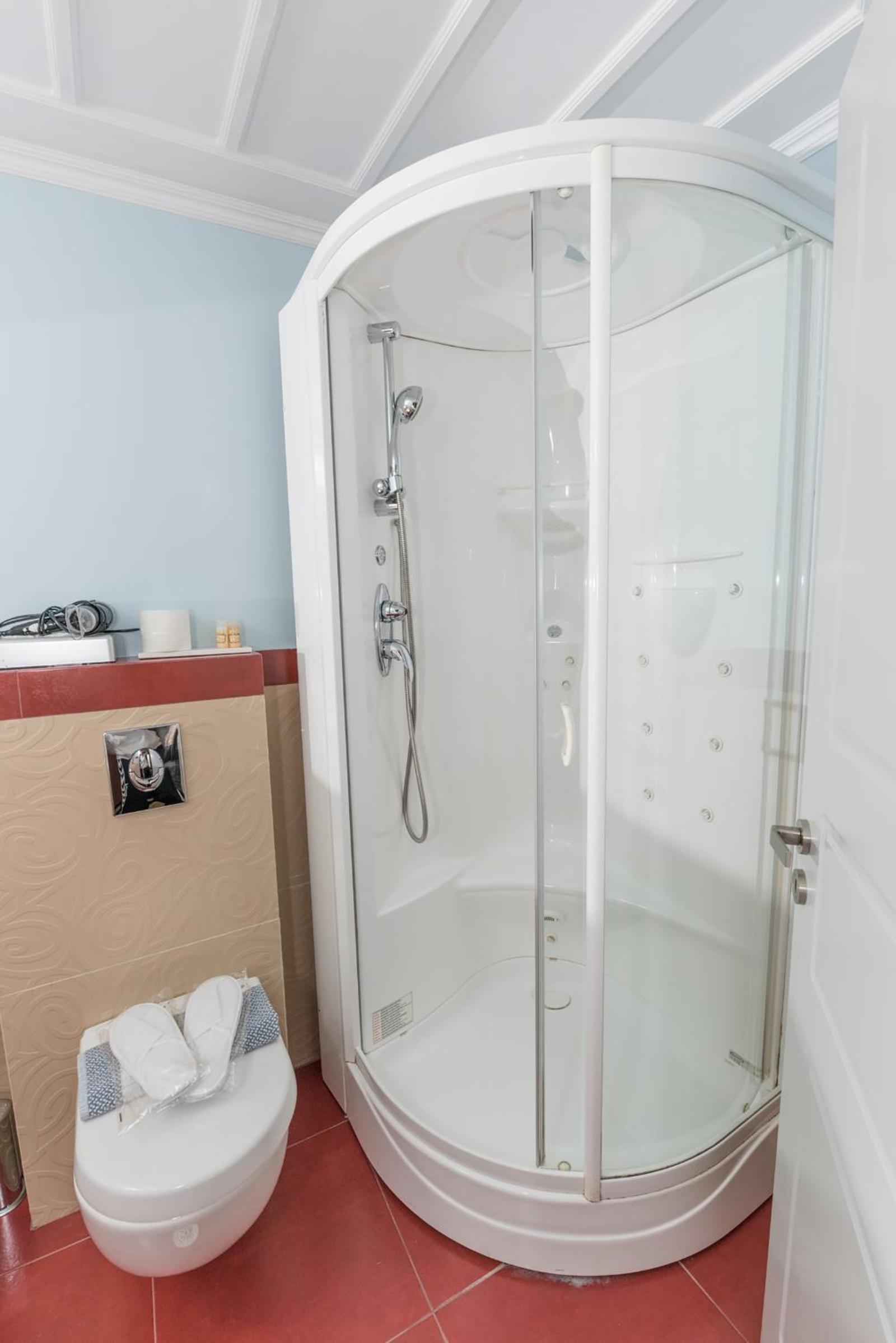 Standard Double Room - Photo 11