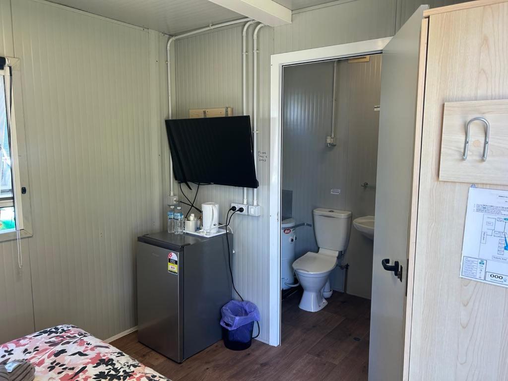 Economy Twin Room - Photo 2