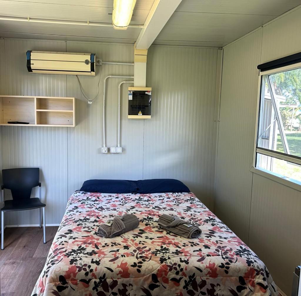 Economy Twin Room - Photo 3