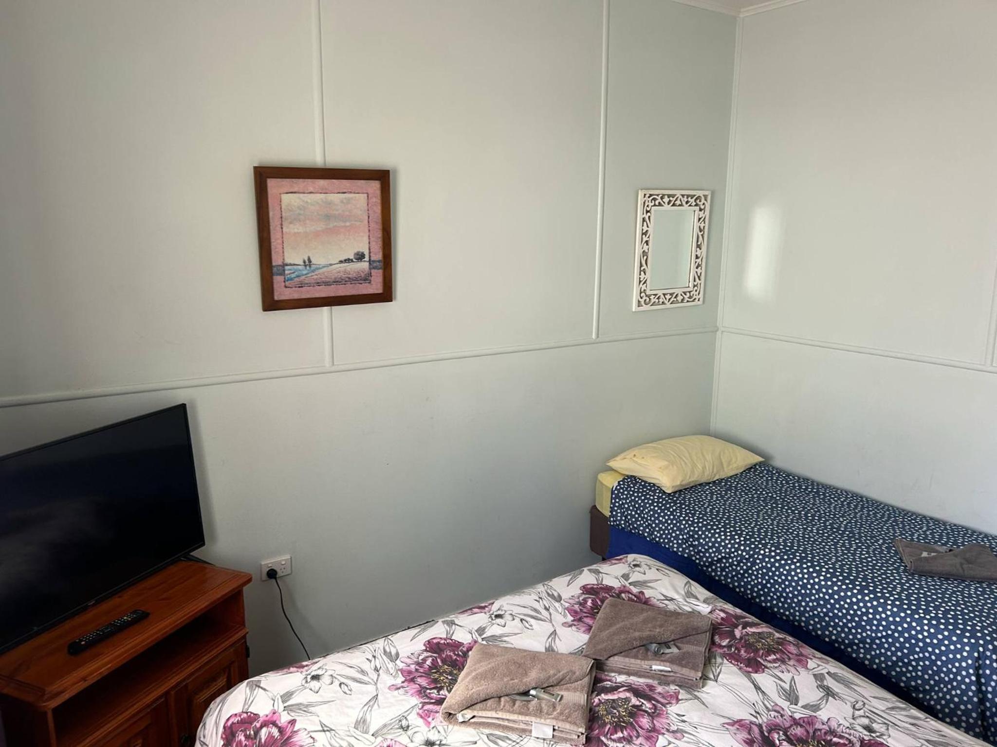 Twin Room with Shared Bathroom photo 1
