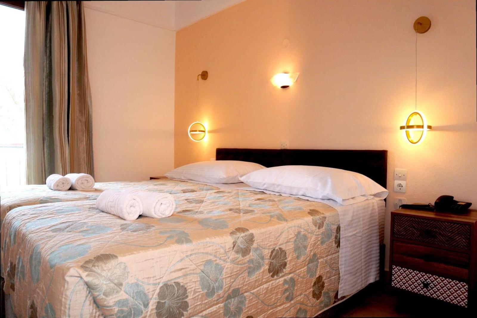 Double Room with Sea View - Photo 2