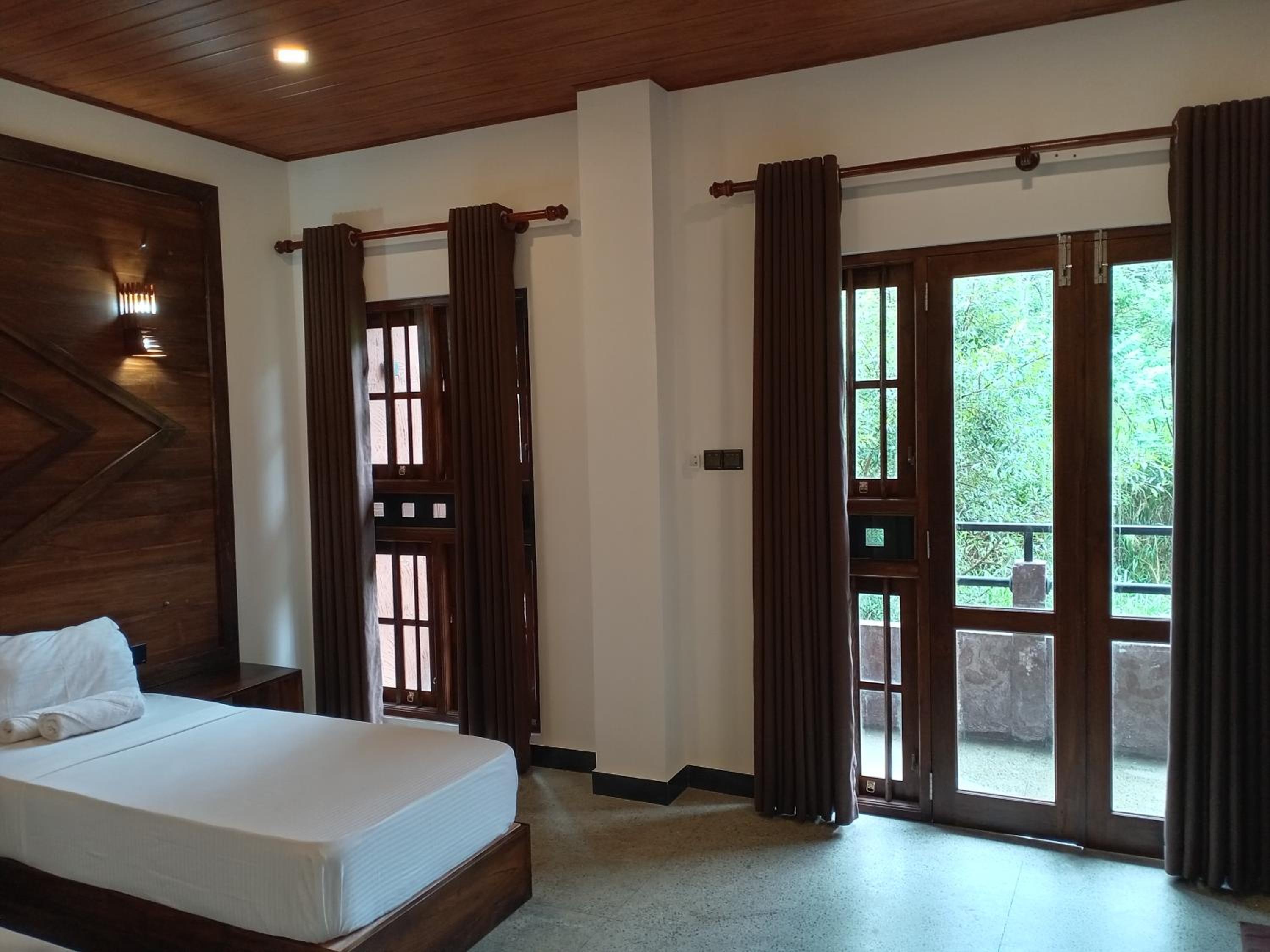 Deluxe Double or Twin Room photo 3