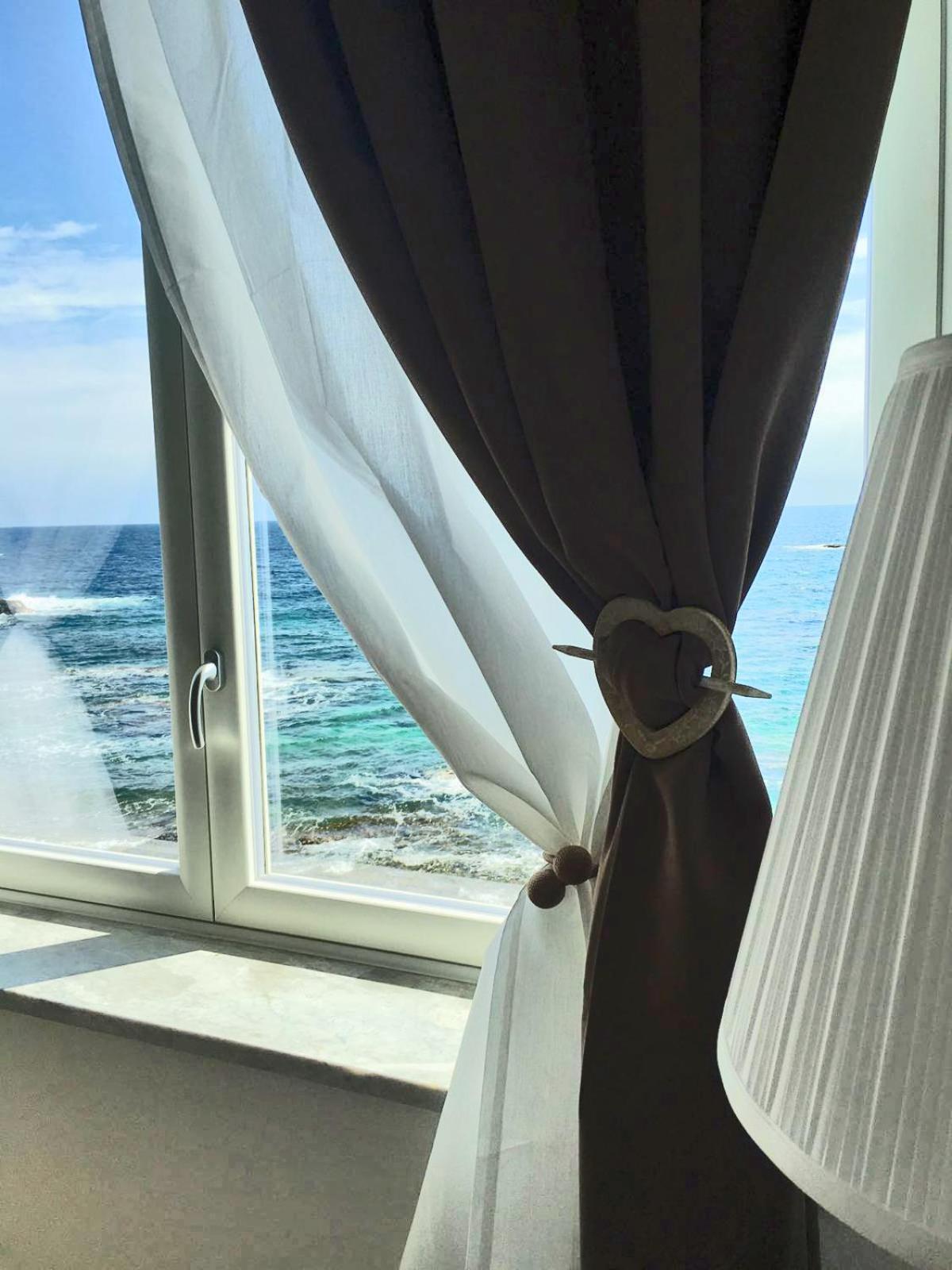 Queen Room with Sea View - Photo 7