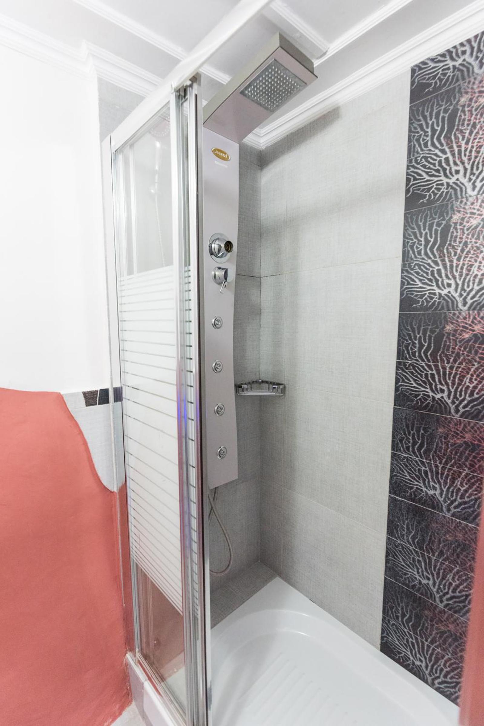 Standard Double Room - Photo 9