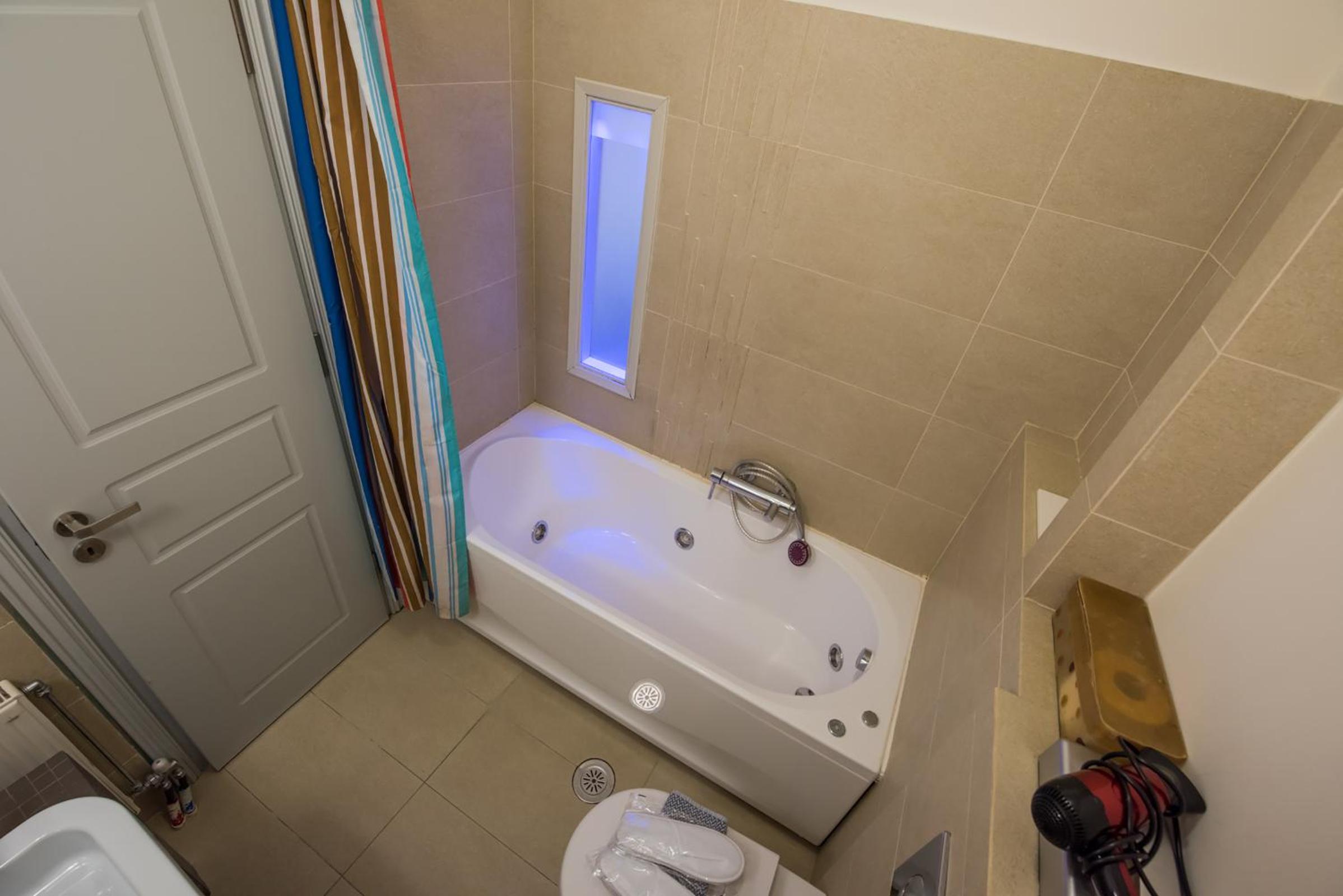 Deluxe Double Room with Sea View - Photo 16