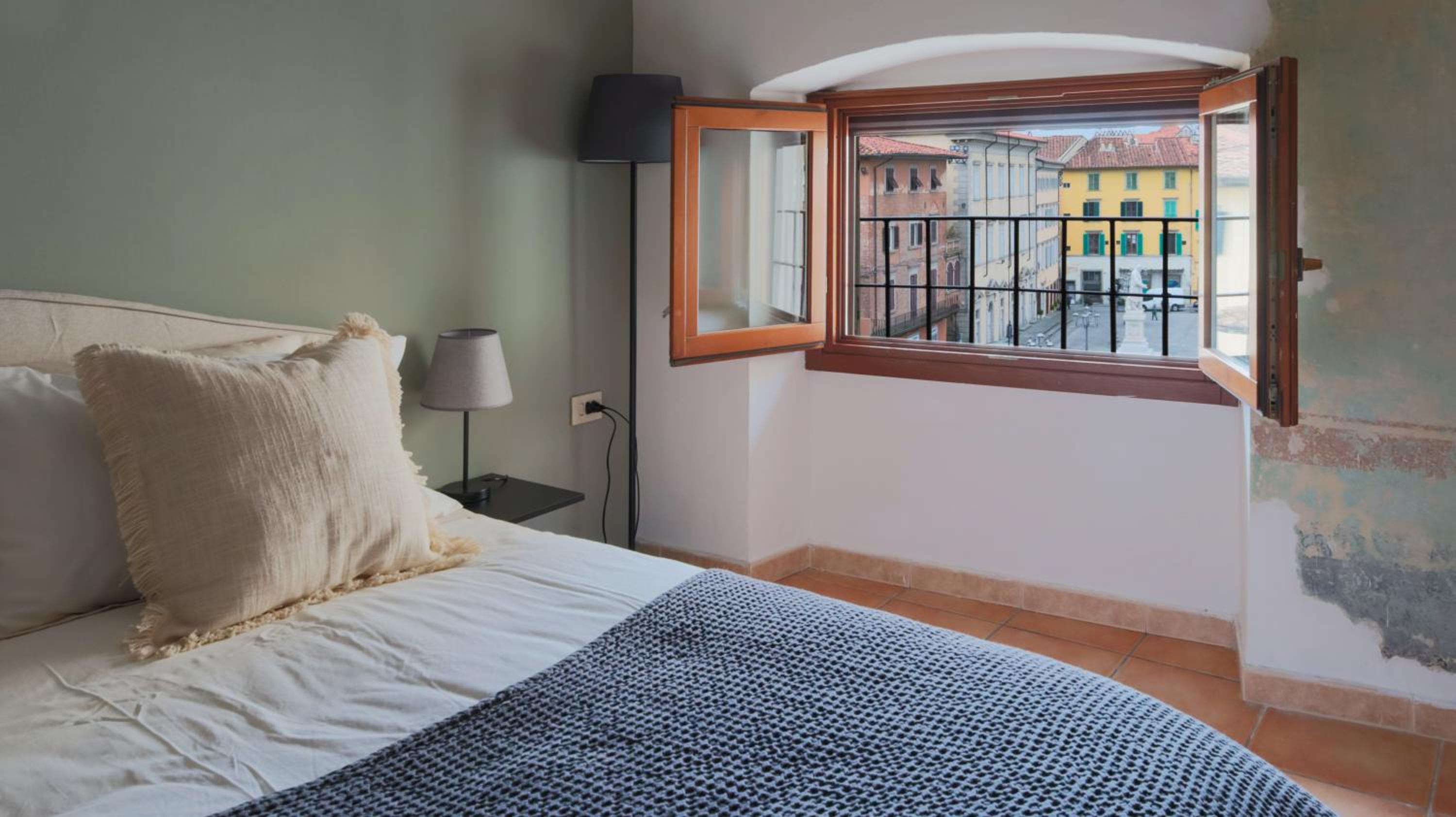 One-Bedroom Apartment with City View photo 1