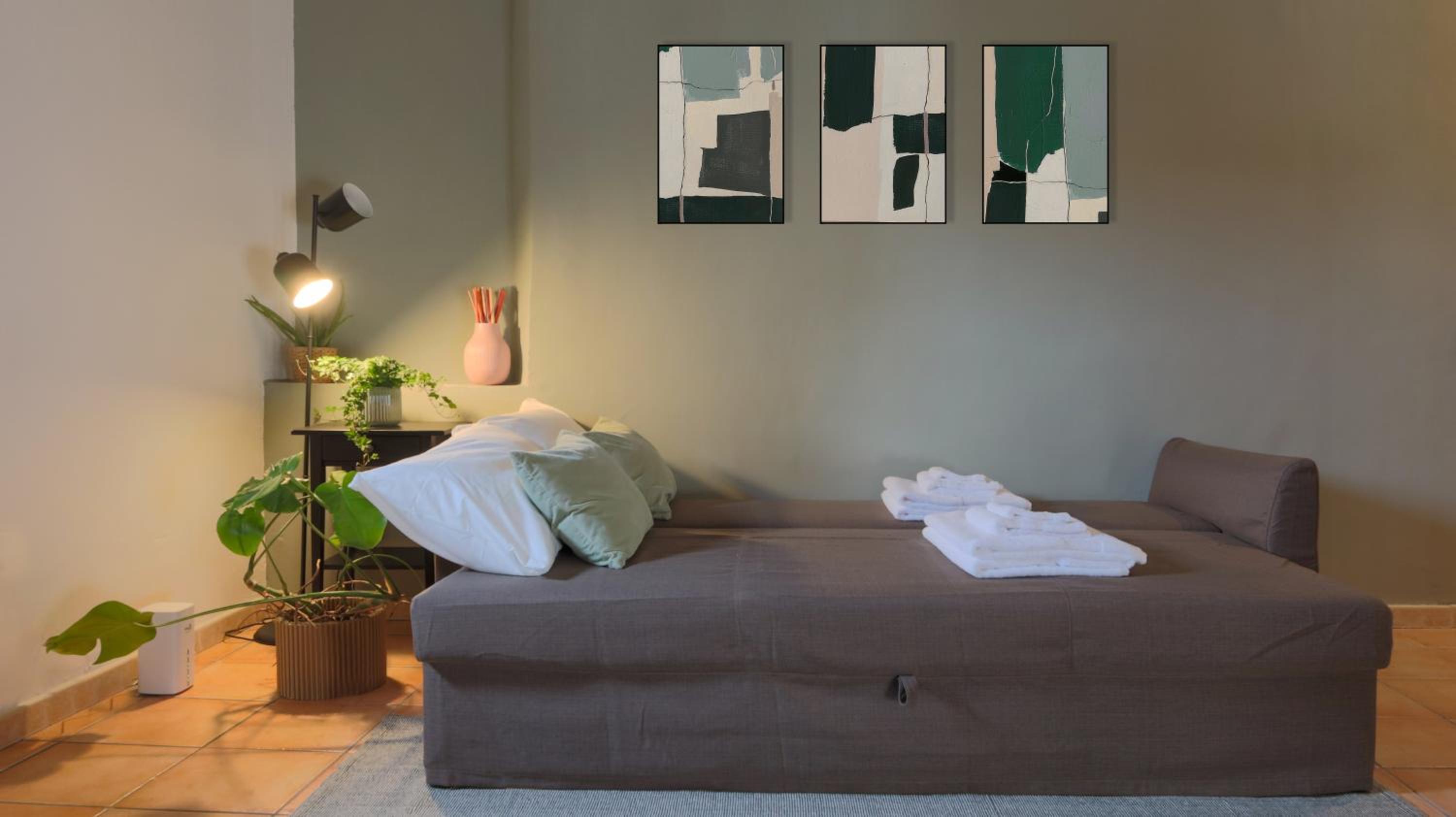 One-Bedroom Apartment with City View photo 3