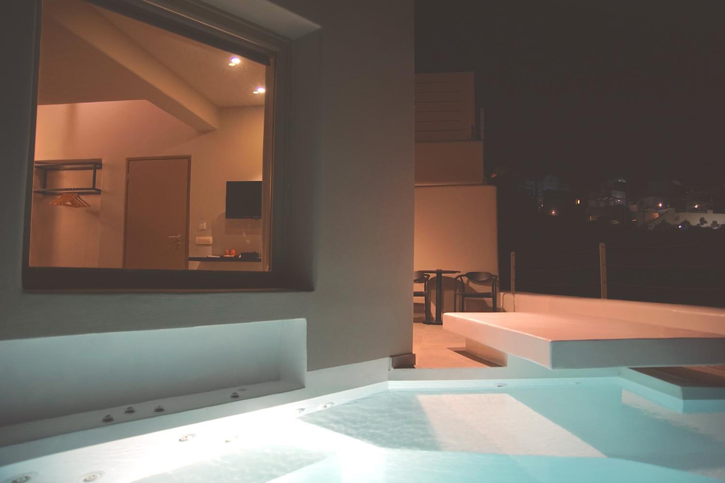 Elysium Suite with Private Plunge Pool and Caldera View photo 1