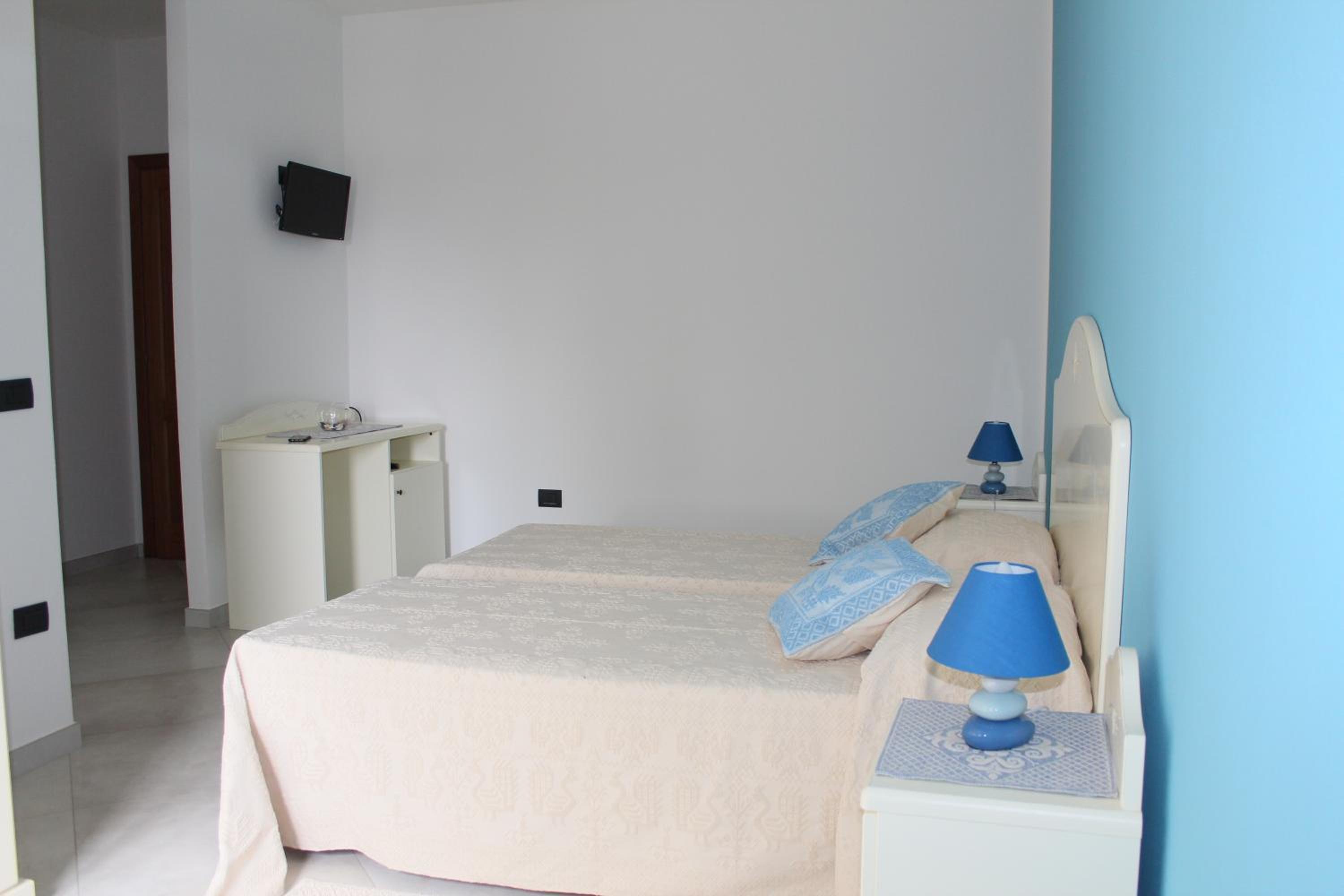 Double or Twin Room photo 3