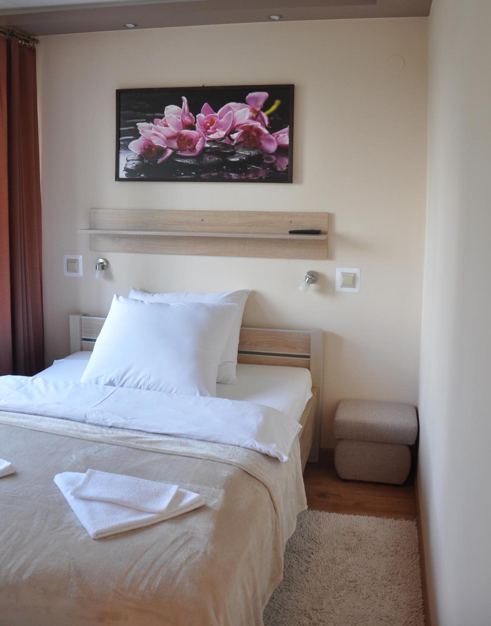 Budget Double Room - Photo 2