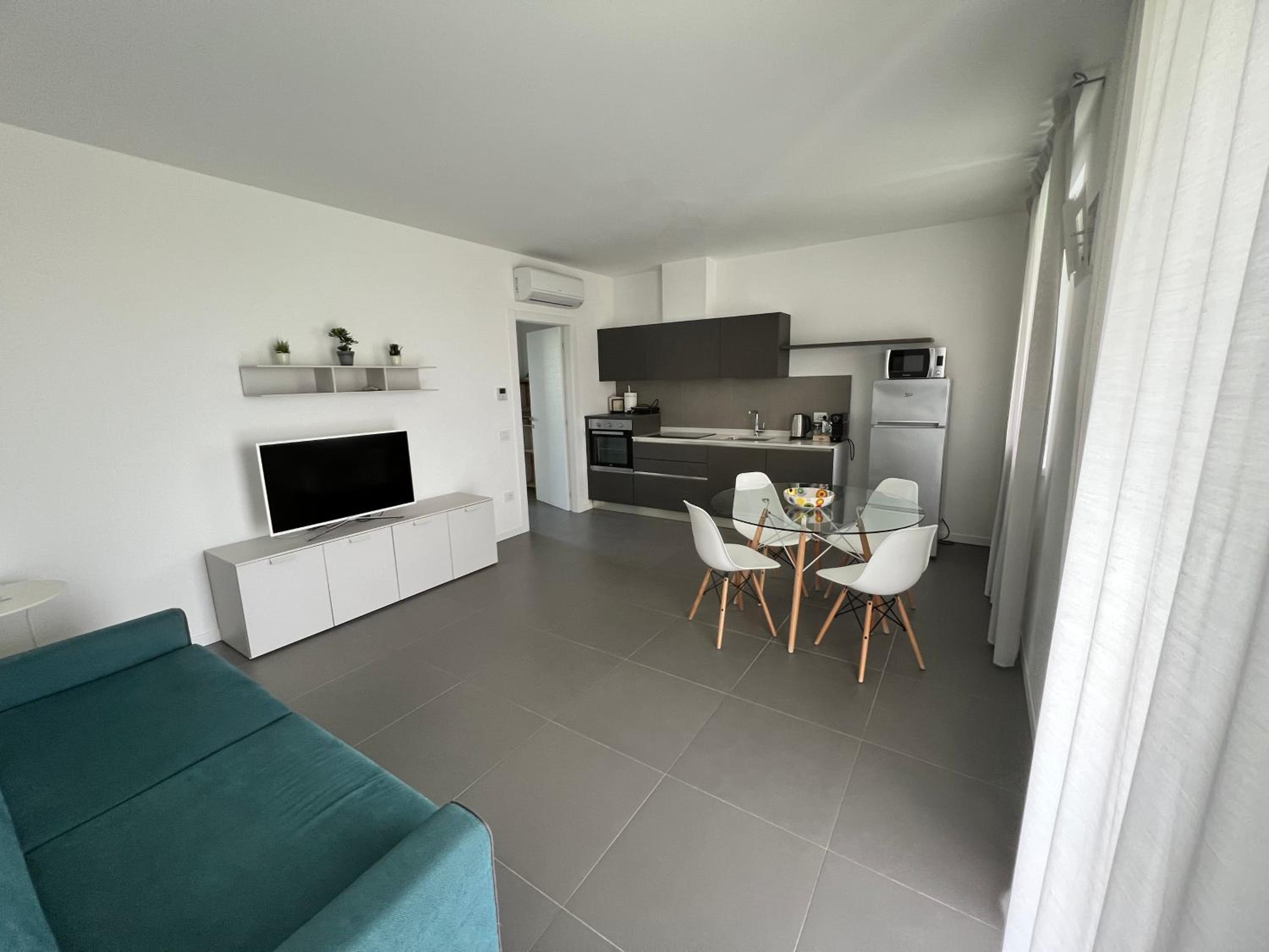 One-Bedroom Apartment with Balcony photo 2