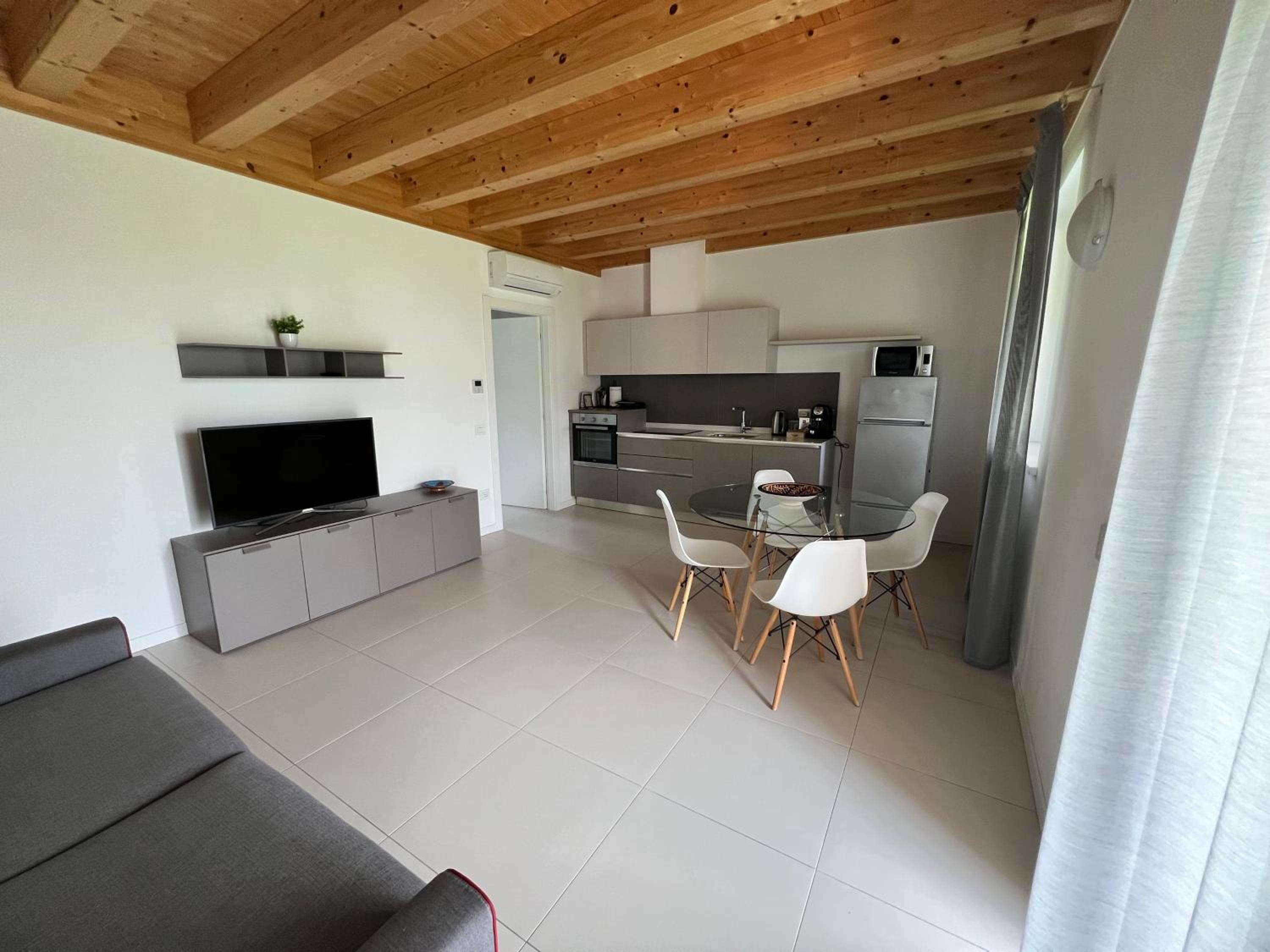 One-Bedroom Apartment with Pool View photo 3