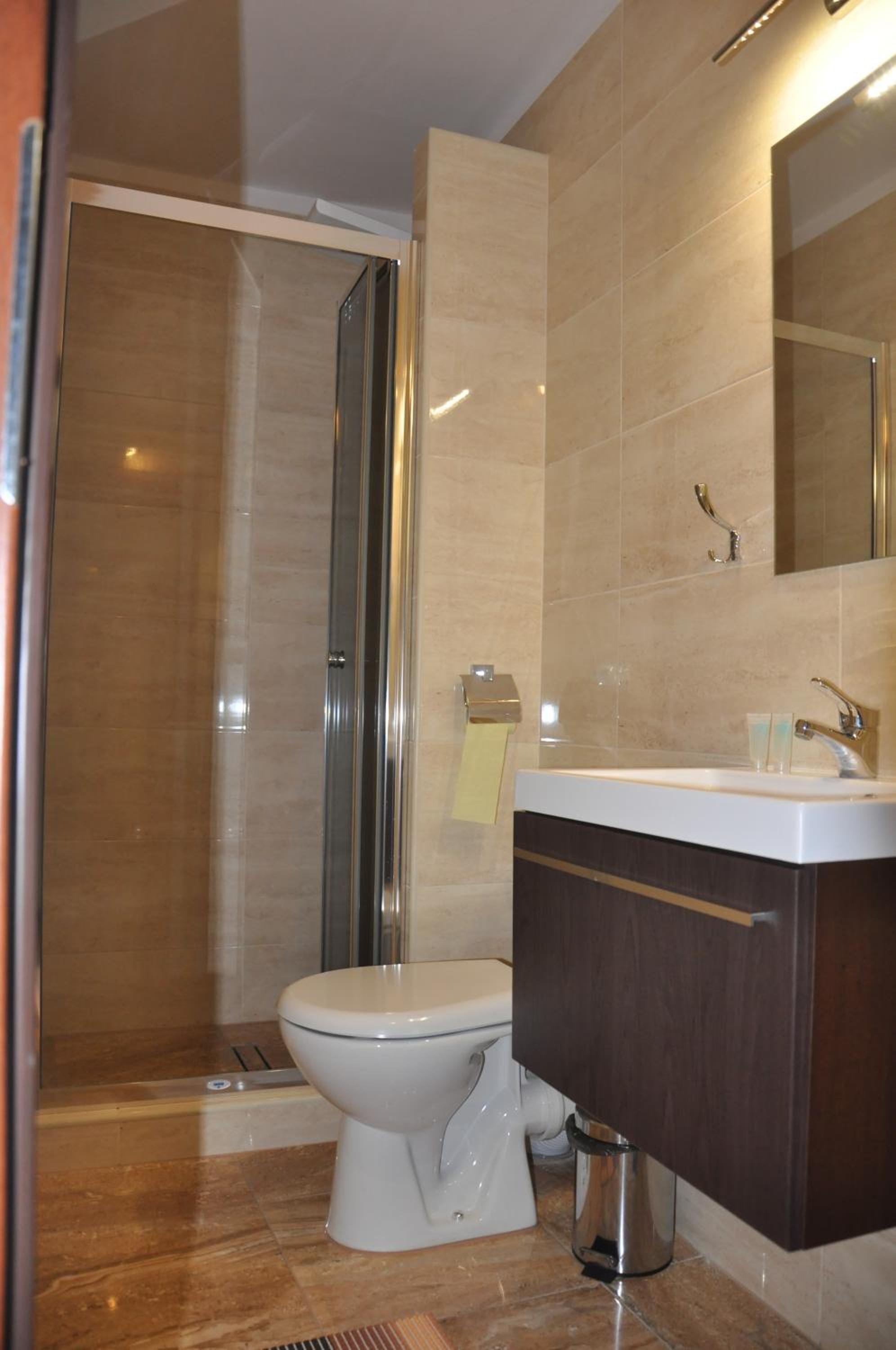 Double Room - Photo 6