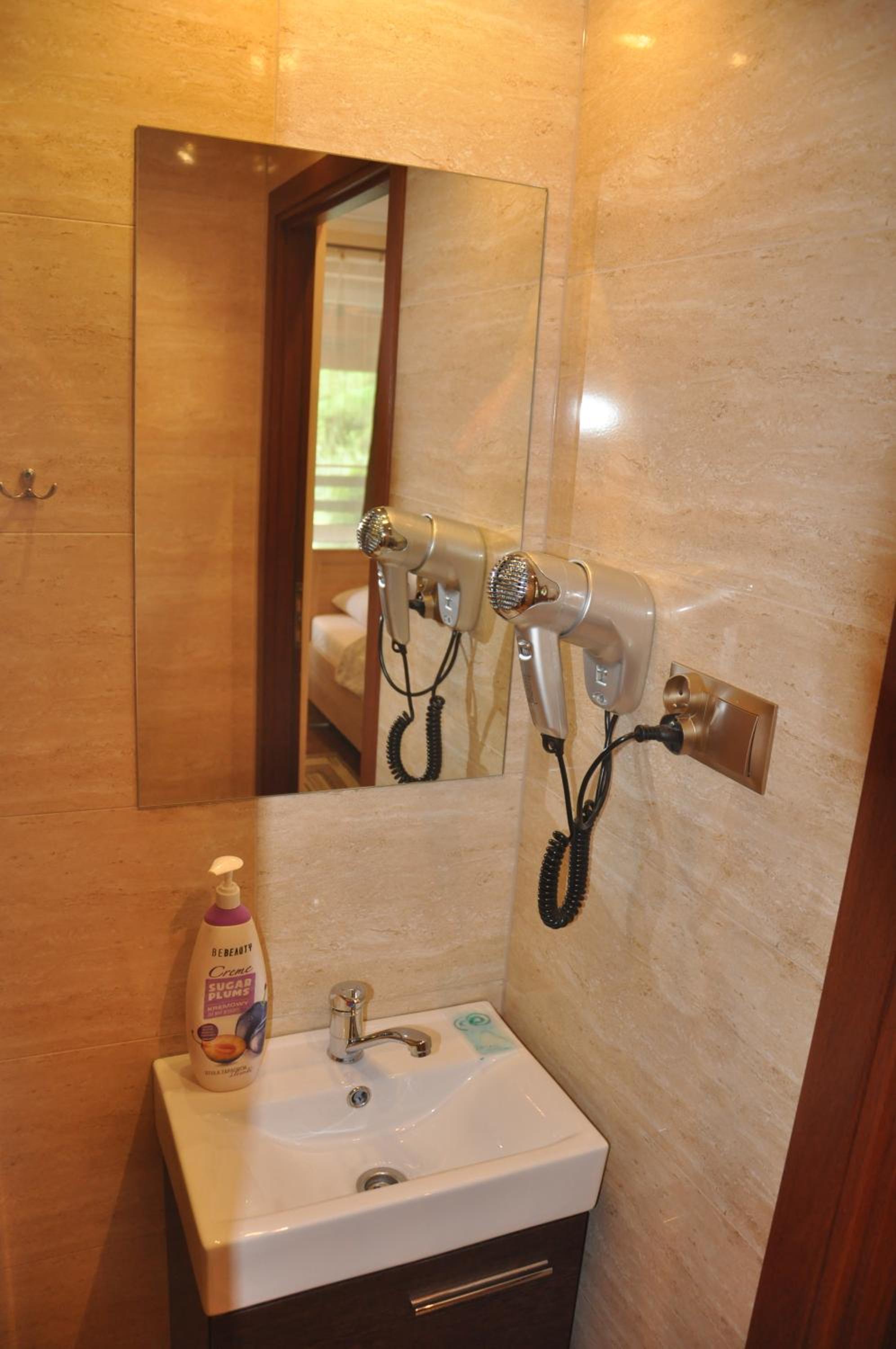 Double Room - Photo 28