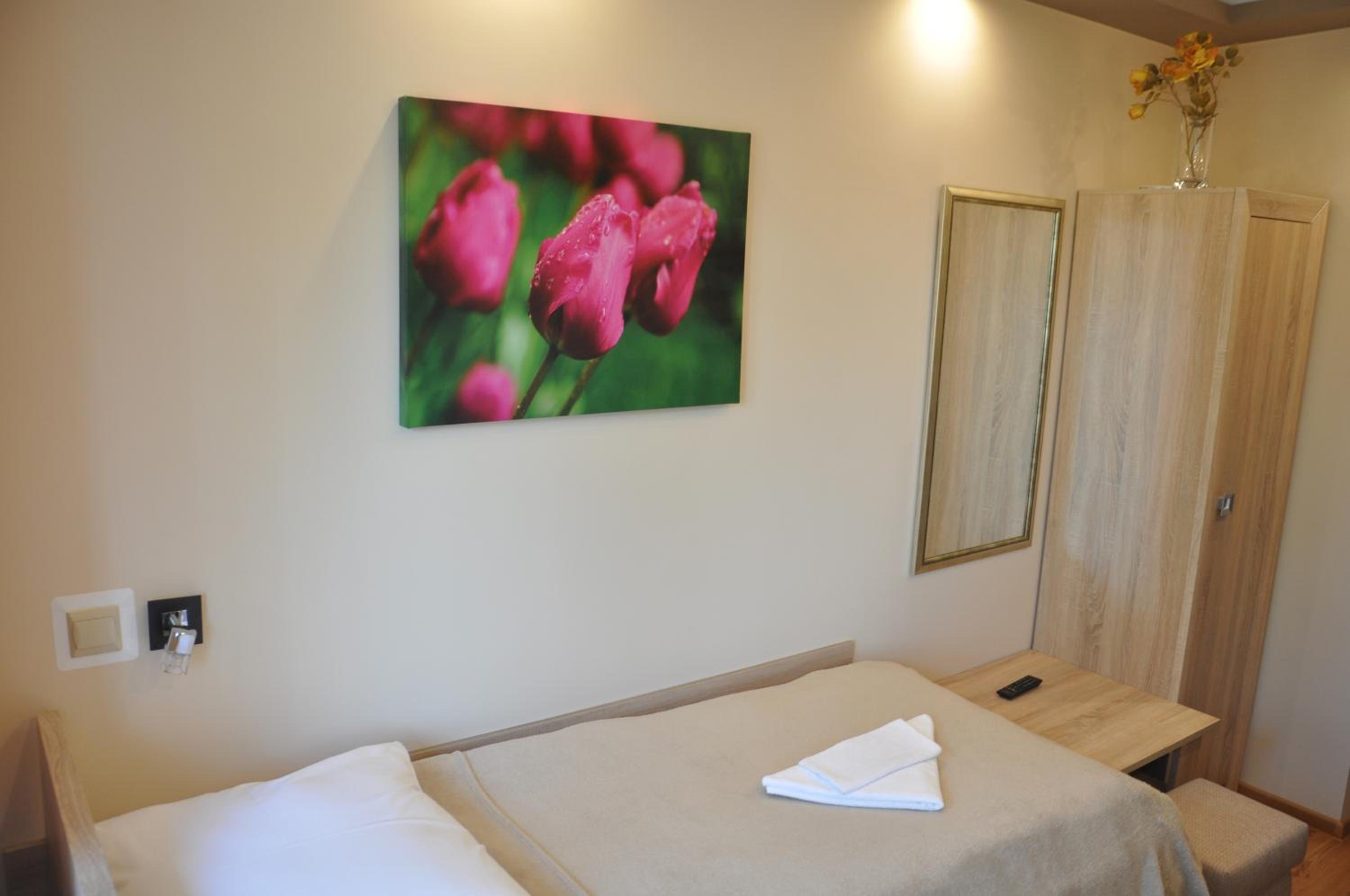 Double Room - Photo 11