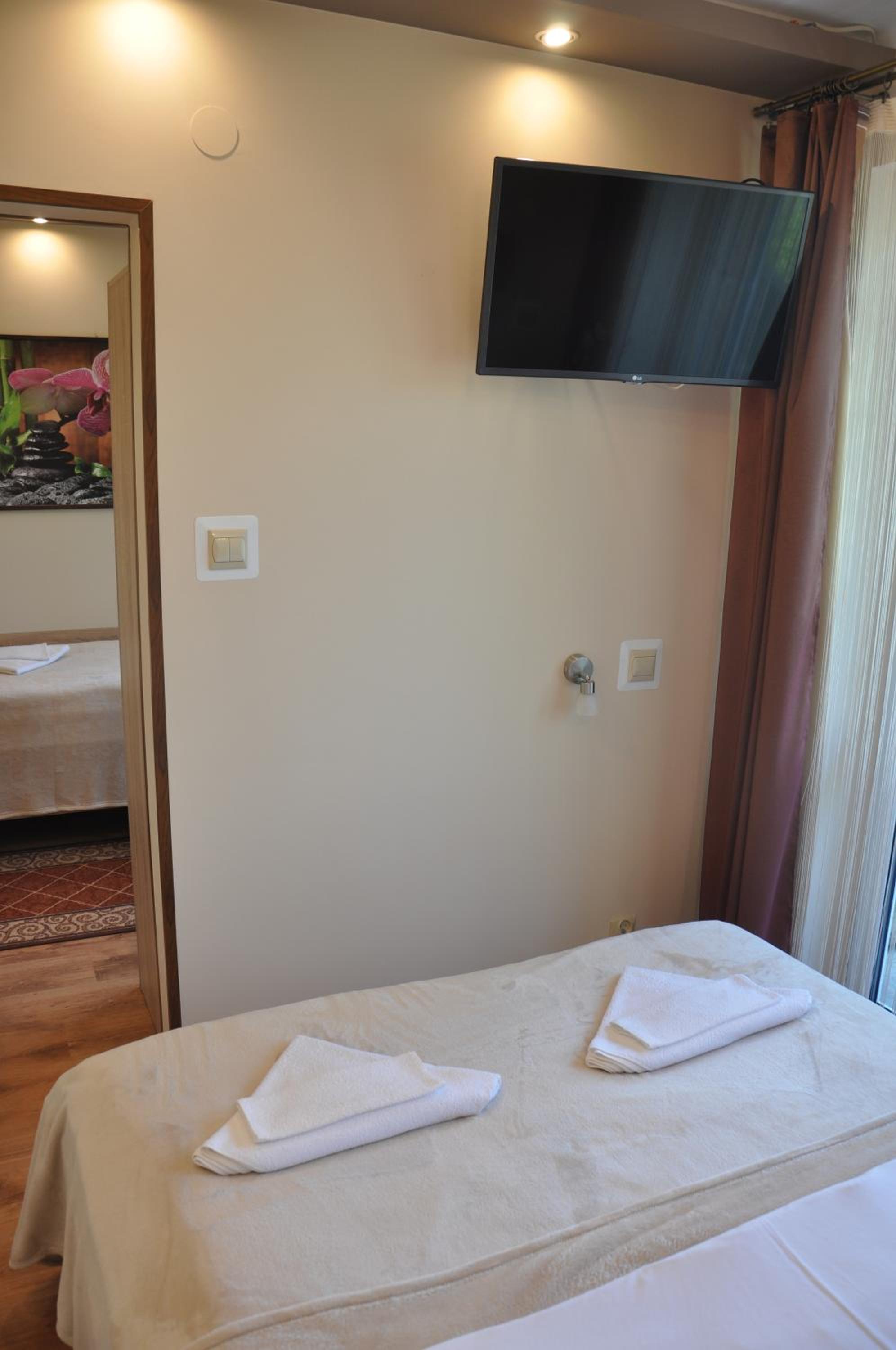 Double Room - Photo 9