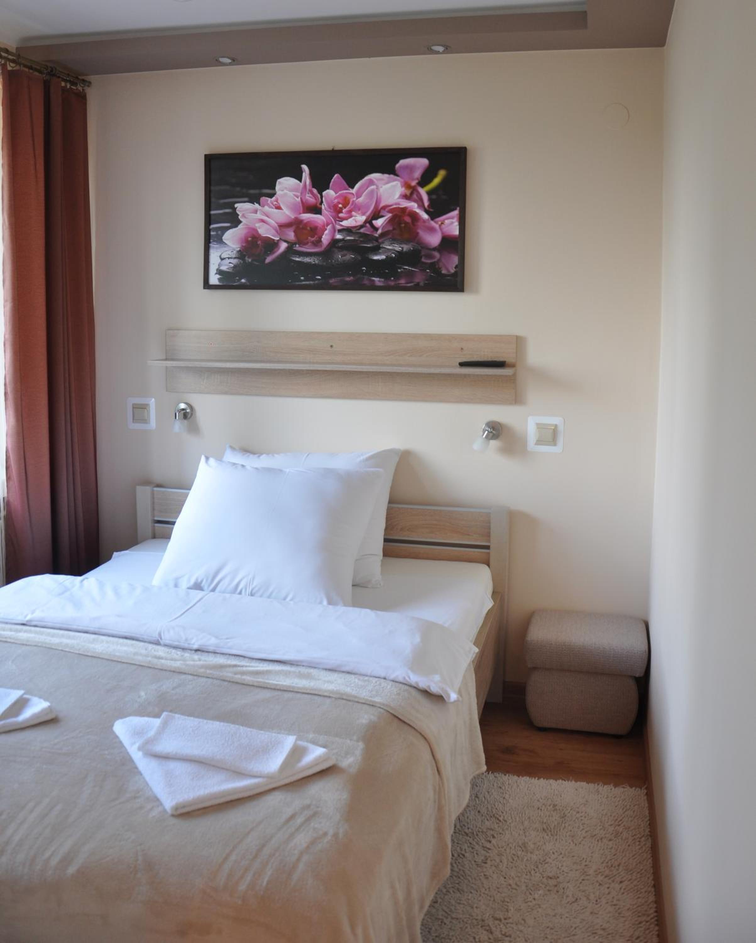 Double Room - Photo 8