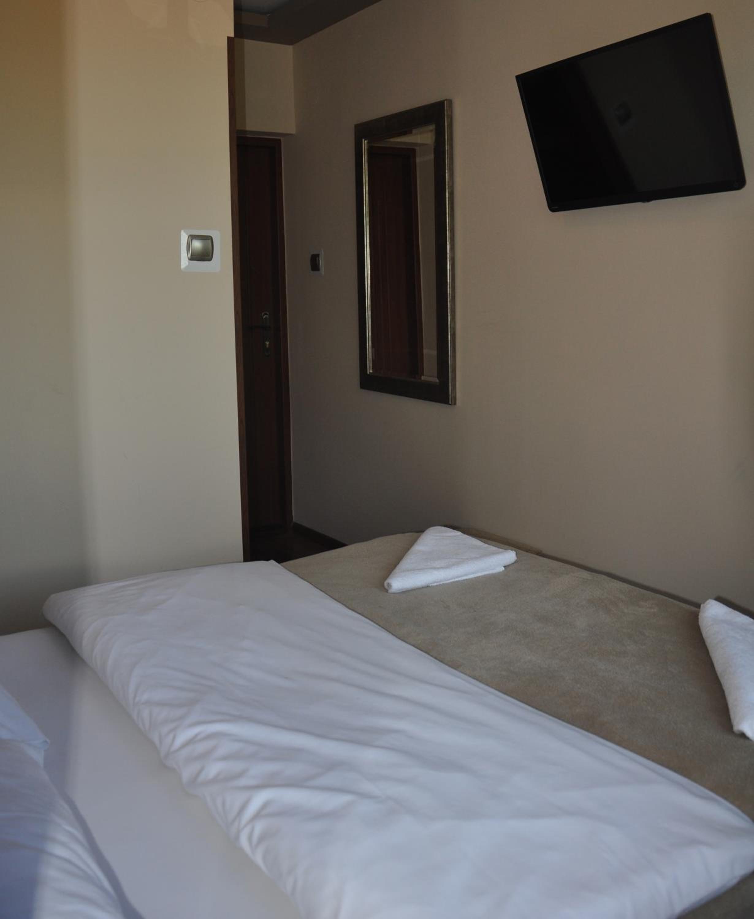 Double Room - Photo 7