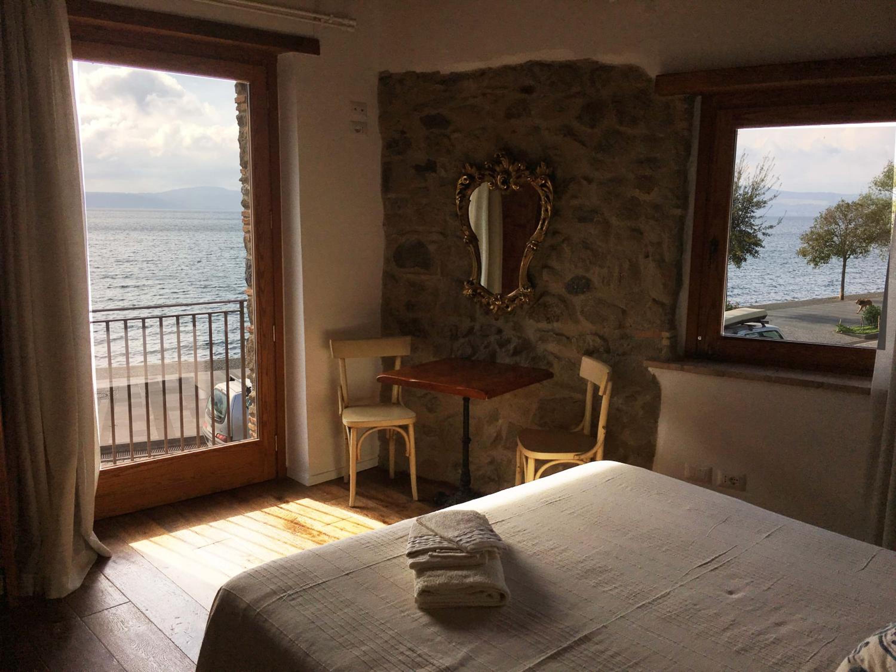 Double Room with Lake View photo 2