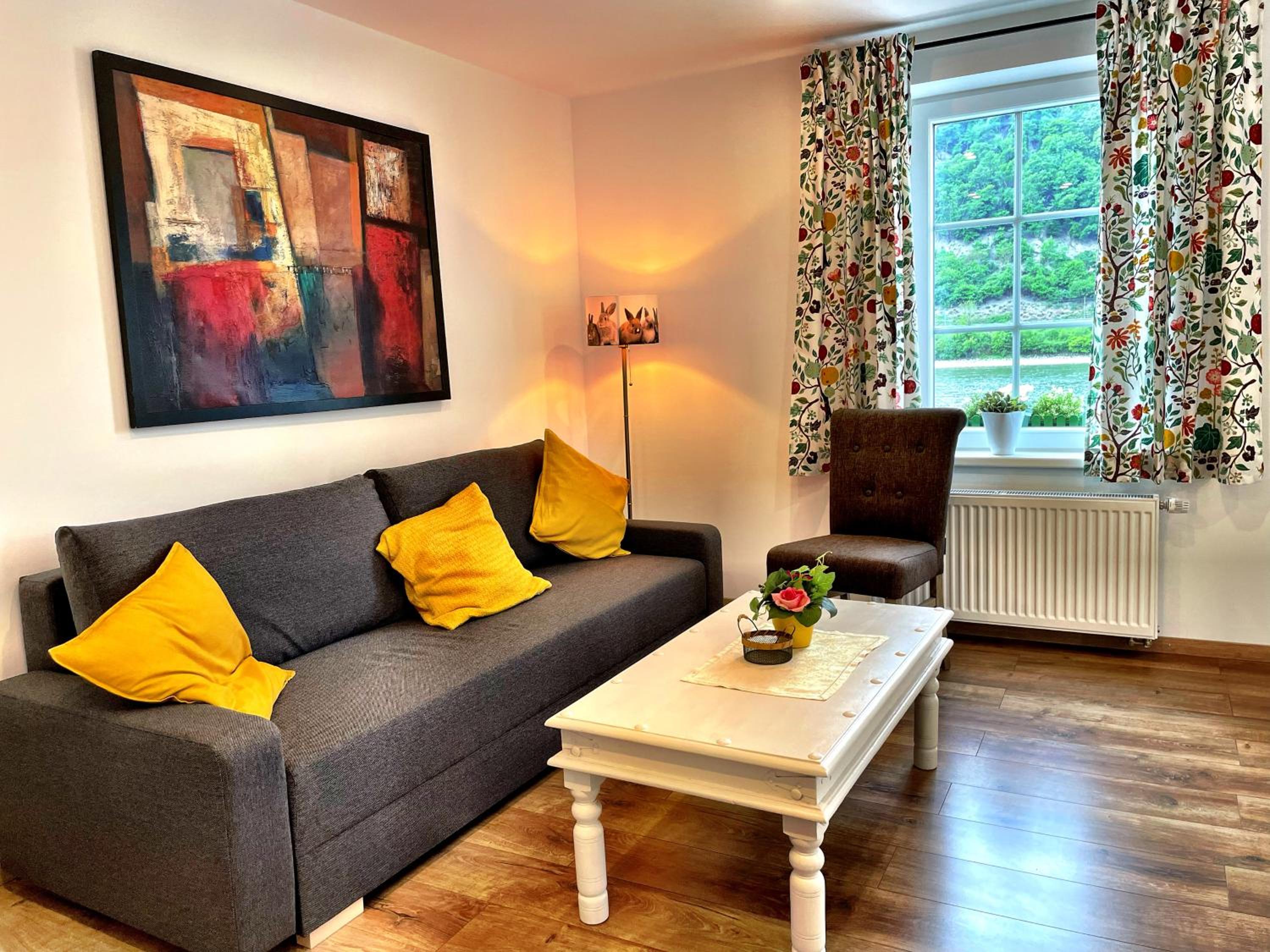 One-Bedroom Apartment with Balcony and Water View photo 2