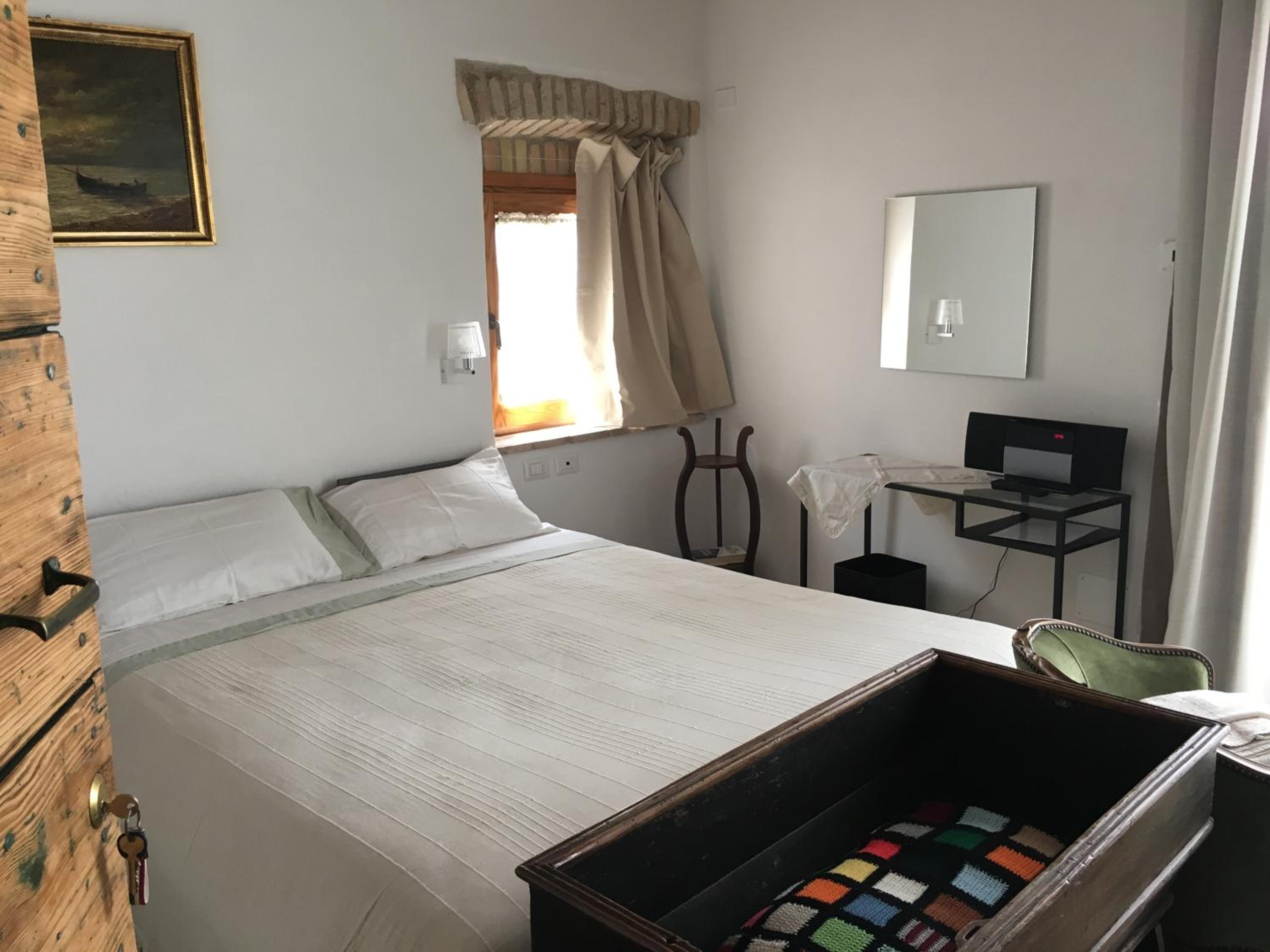 Double Room with Lake View - Photo 2