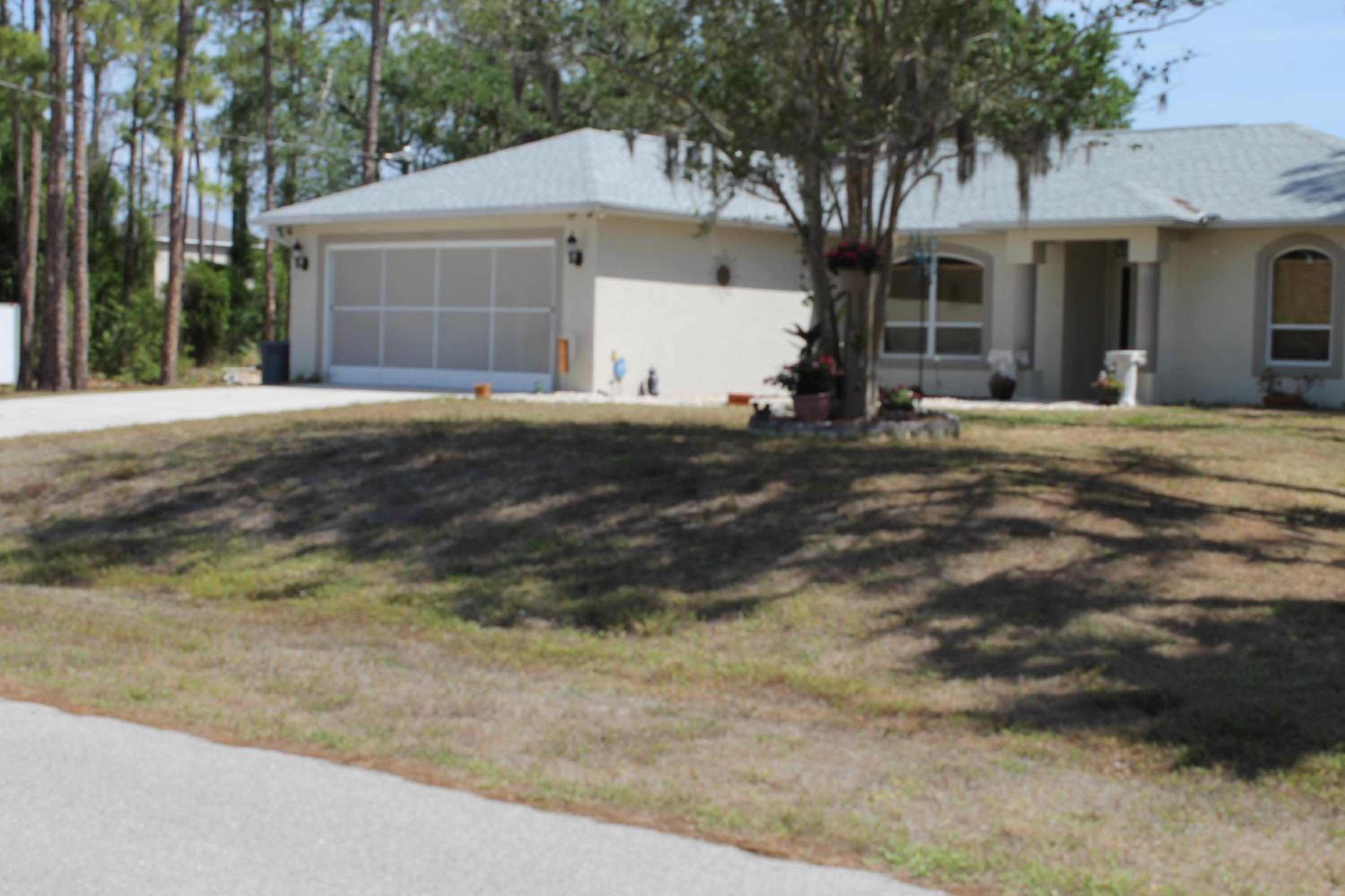 Three-Bedroom House photo 2