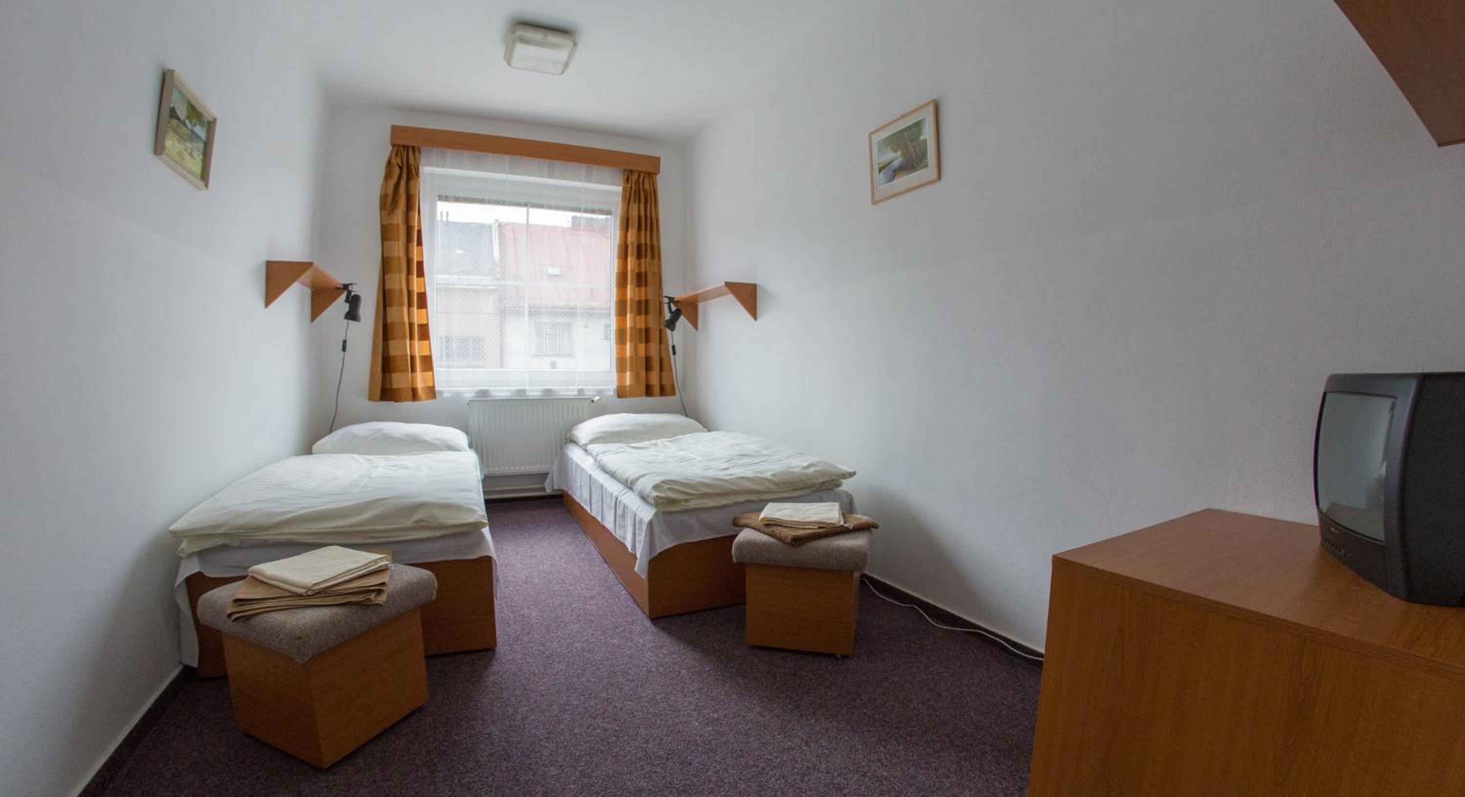 Double or Twin Room with Shared Bathroom photo 2