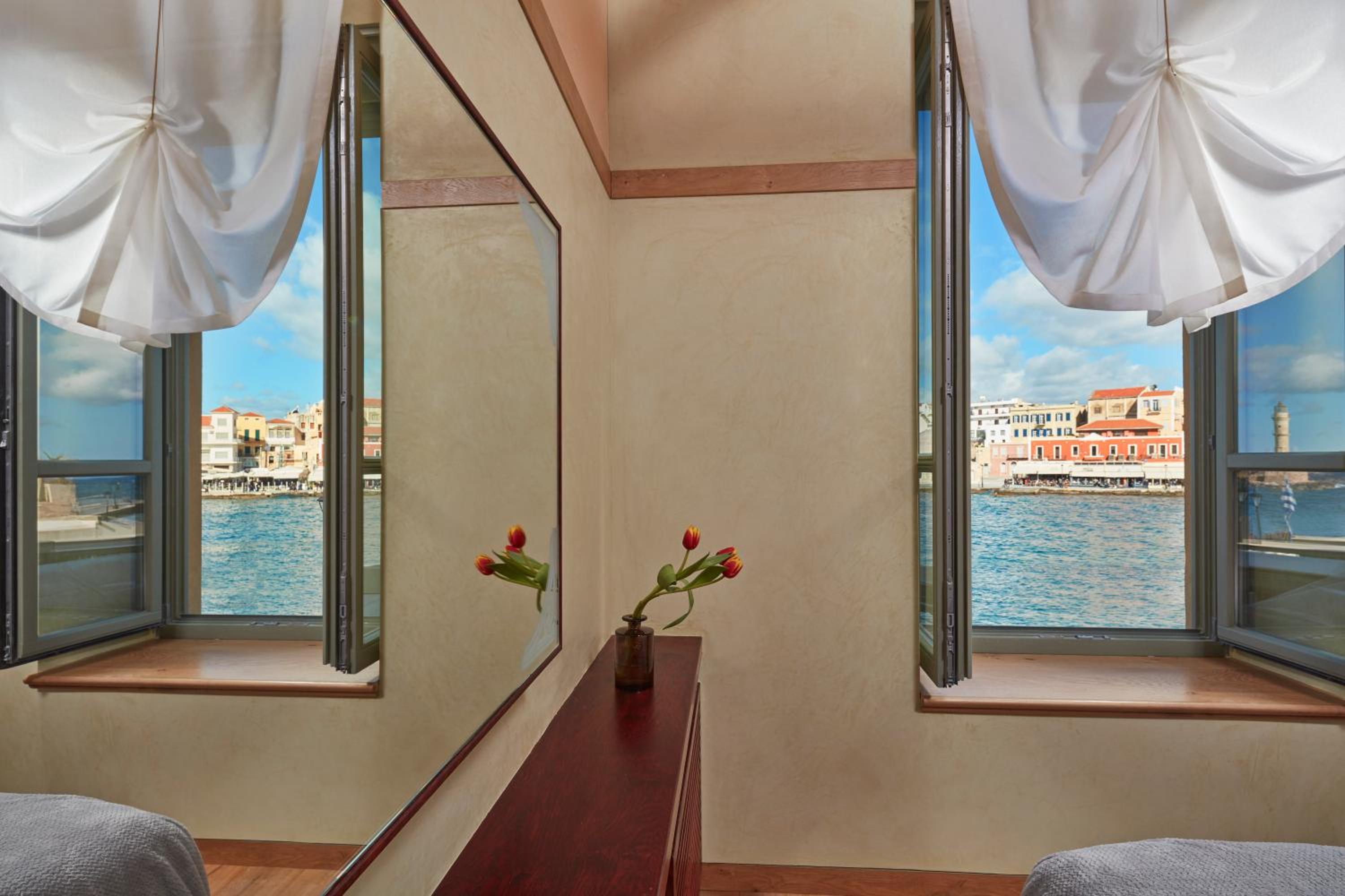 Deluxe Suite with Sea View photo 2