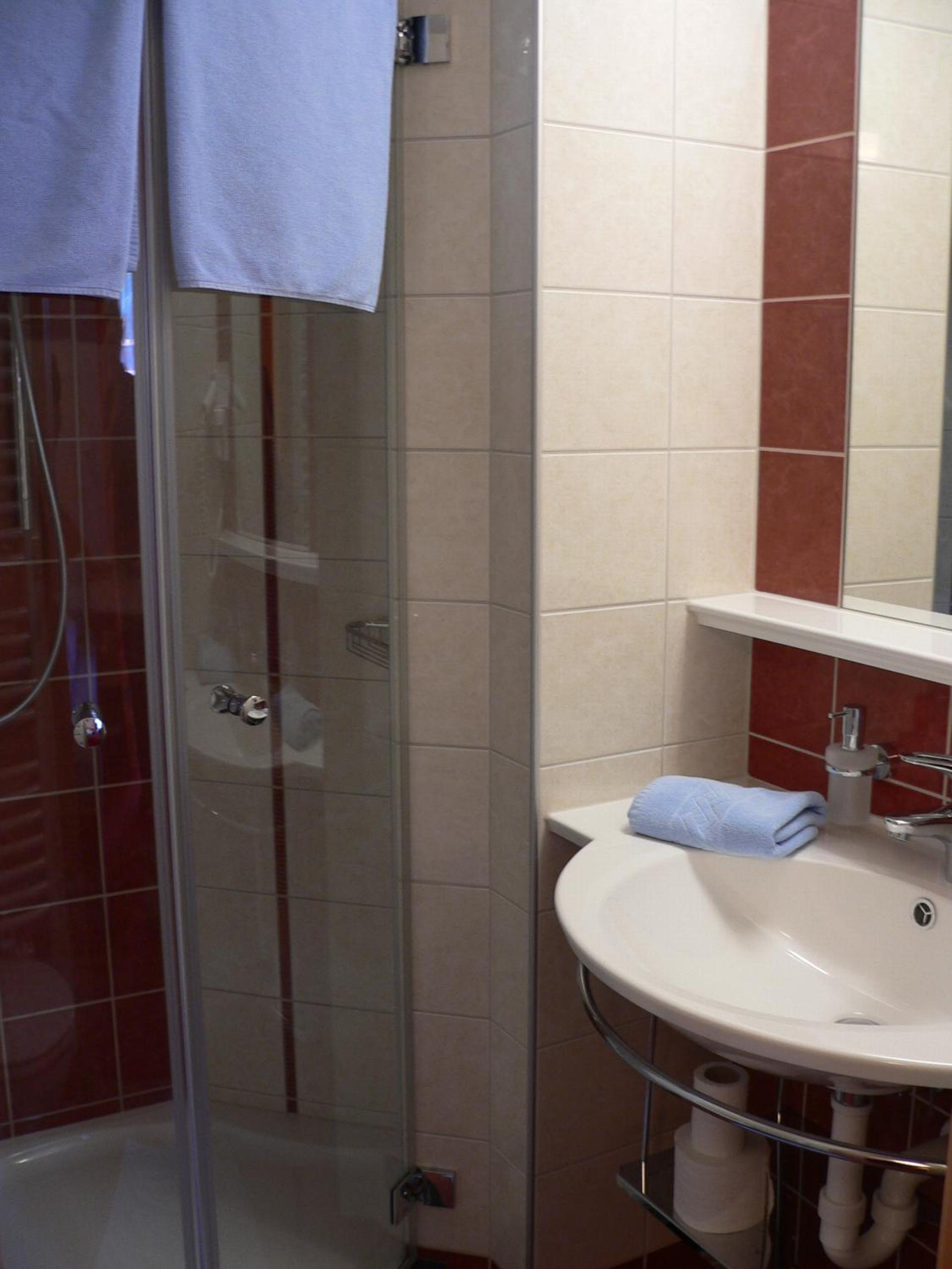 Standard Double Room - Photo 9
