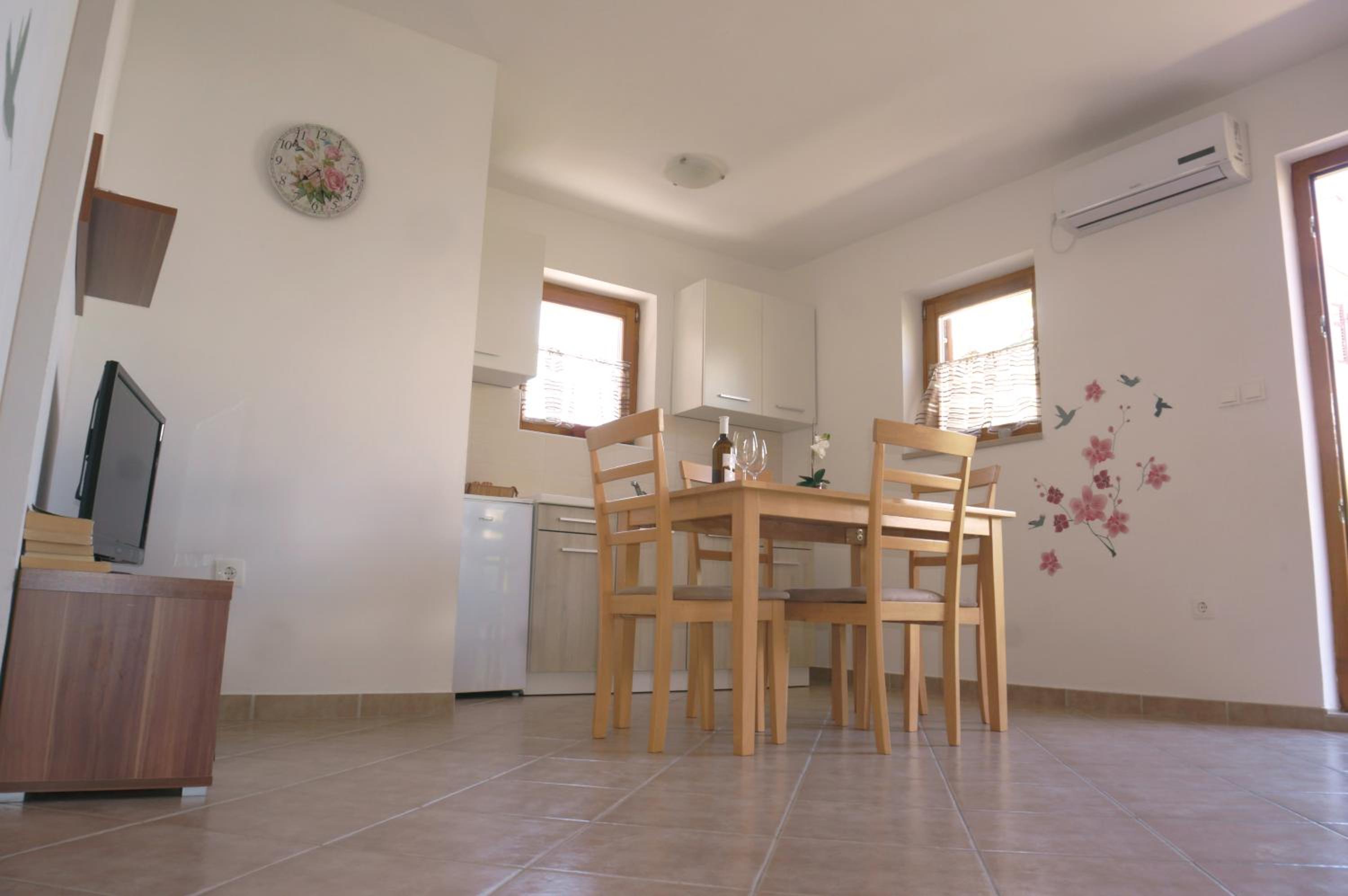 Apartment - Photo 17