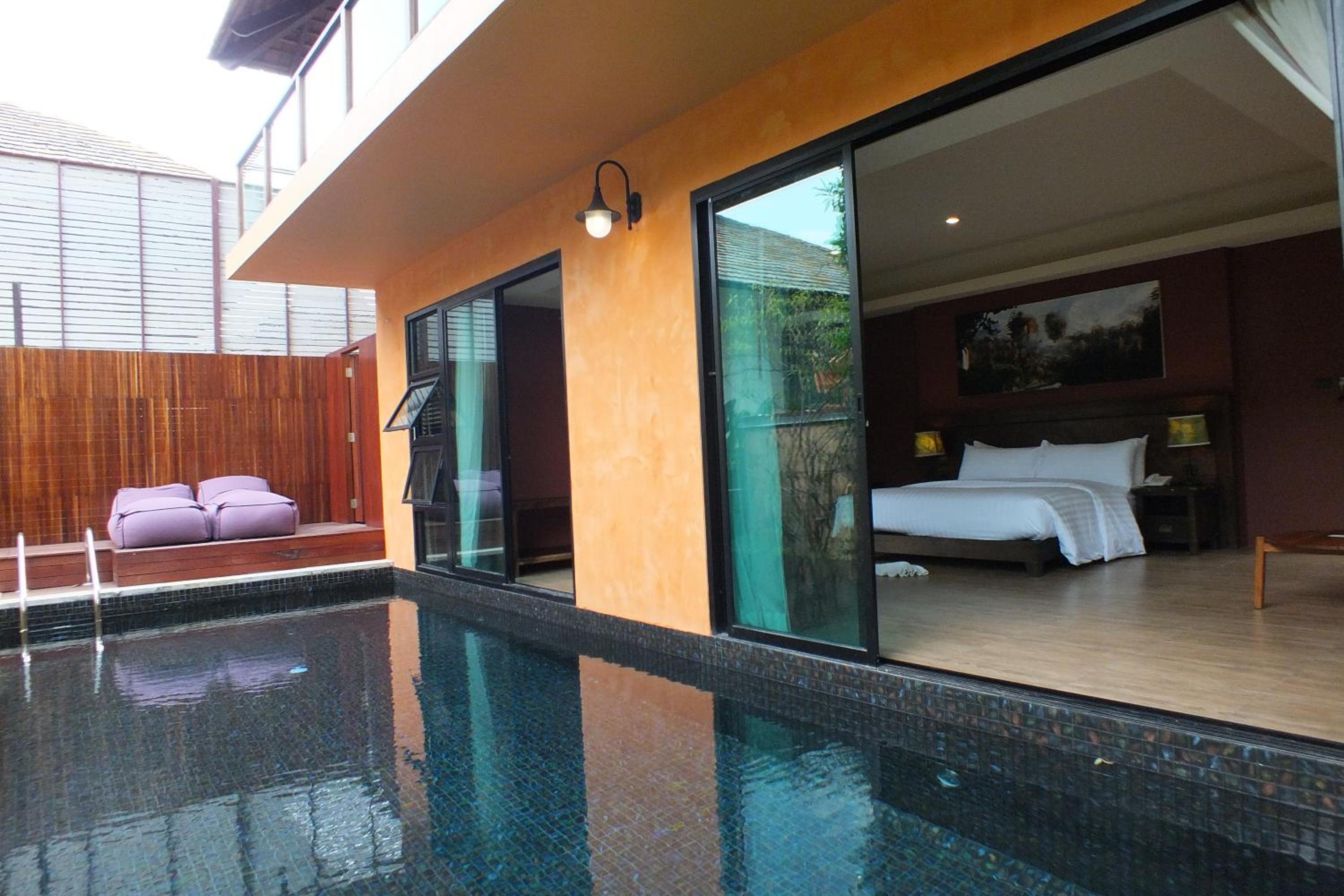 Villa with Private Pool - Photo 2