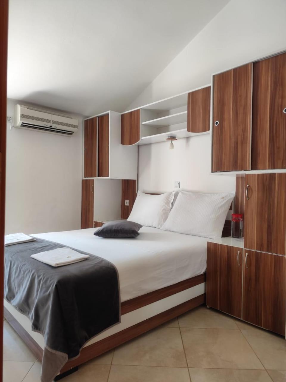 Basic Triple Room photo 1